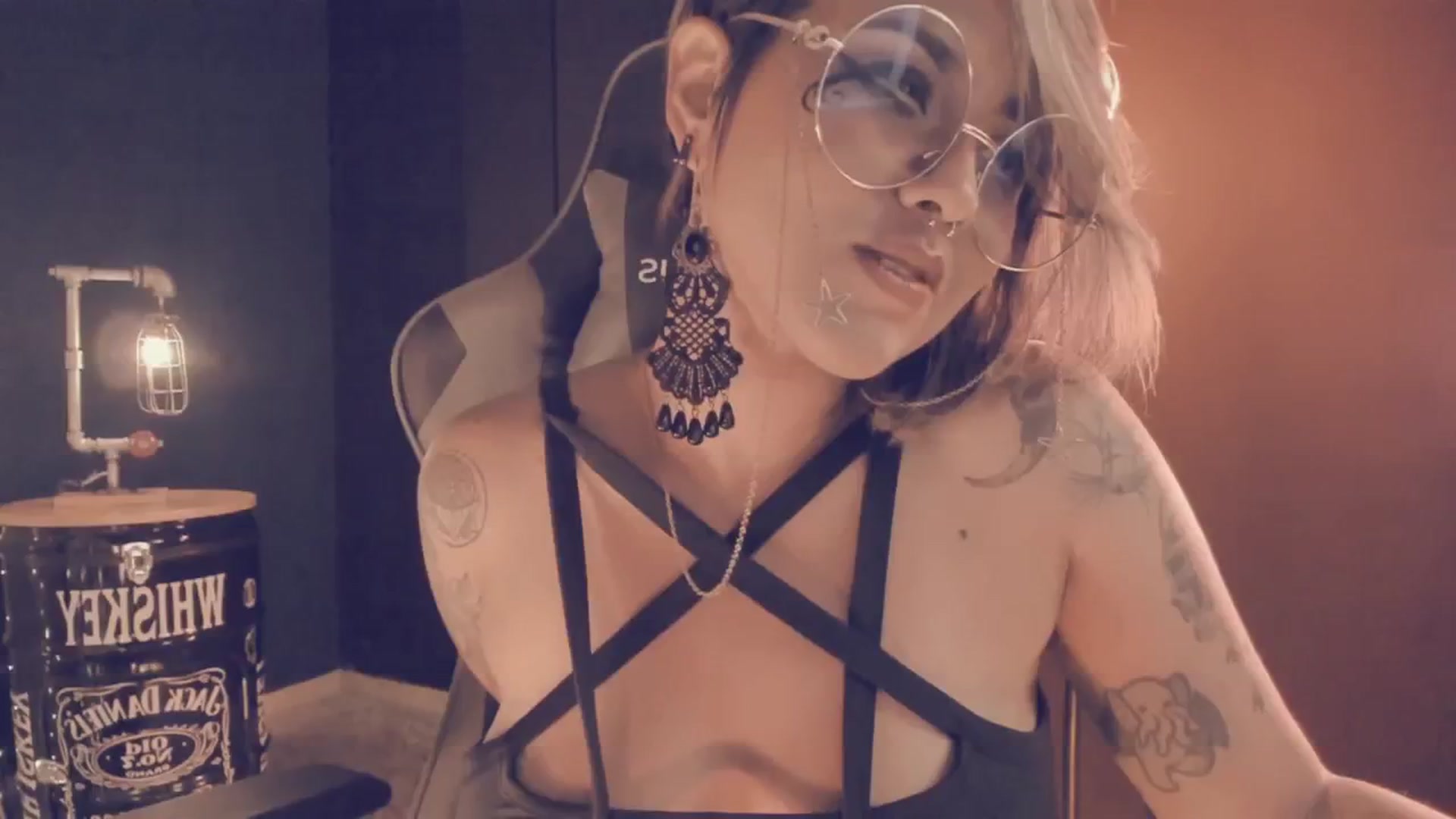 Gallery image thumbnail from AbraxxysRadio's myfreecams stream on, 03/23/2024, 01:05 image 19 of 20