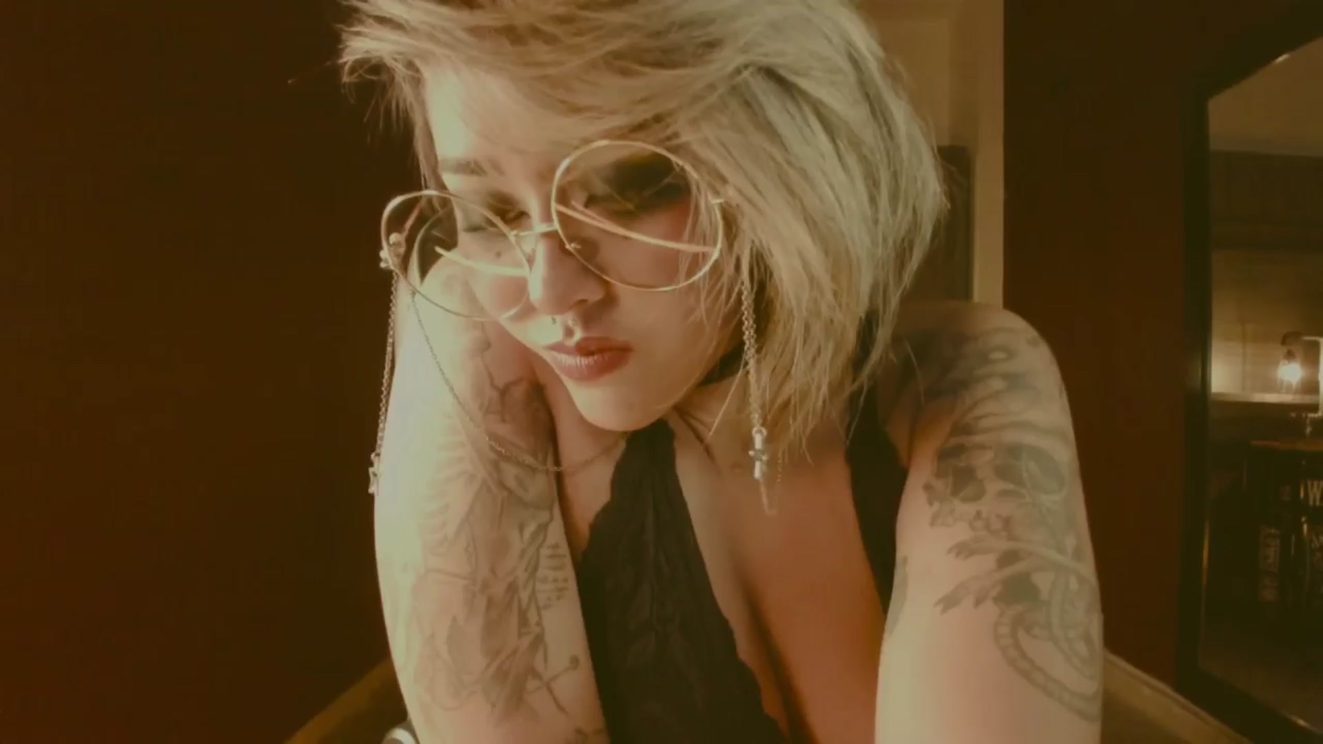 Gallery image thumbnail from AbraxxysRadio's myfreecams stream on, 03/26/2024, 24:24 image 16 of 20