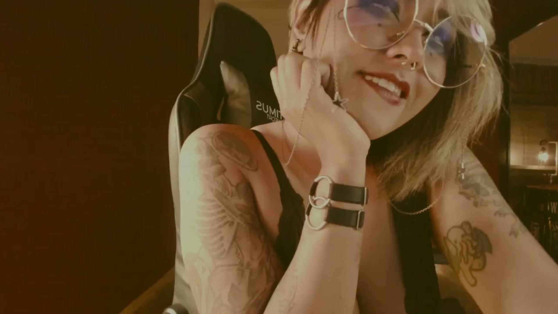 Gallery image thumbnail from AbraxxysRadio's myfreecams stream on, 03/26/2024, 24:24 image 15 of 20