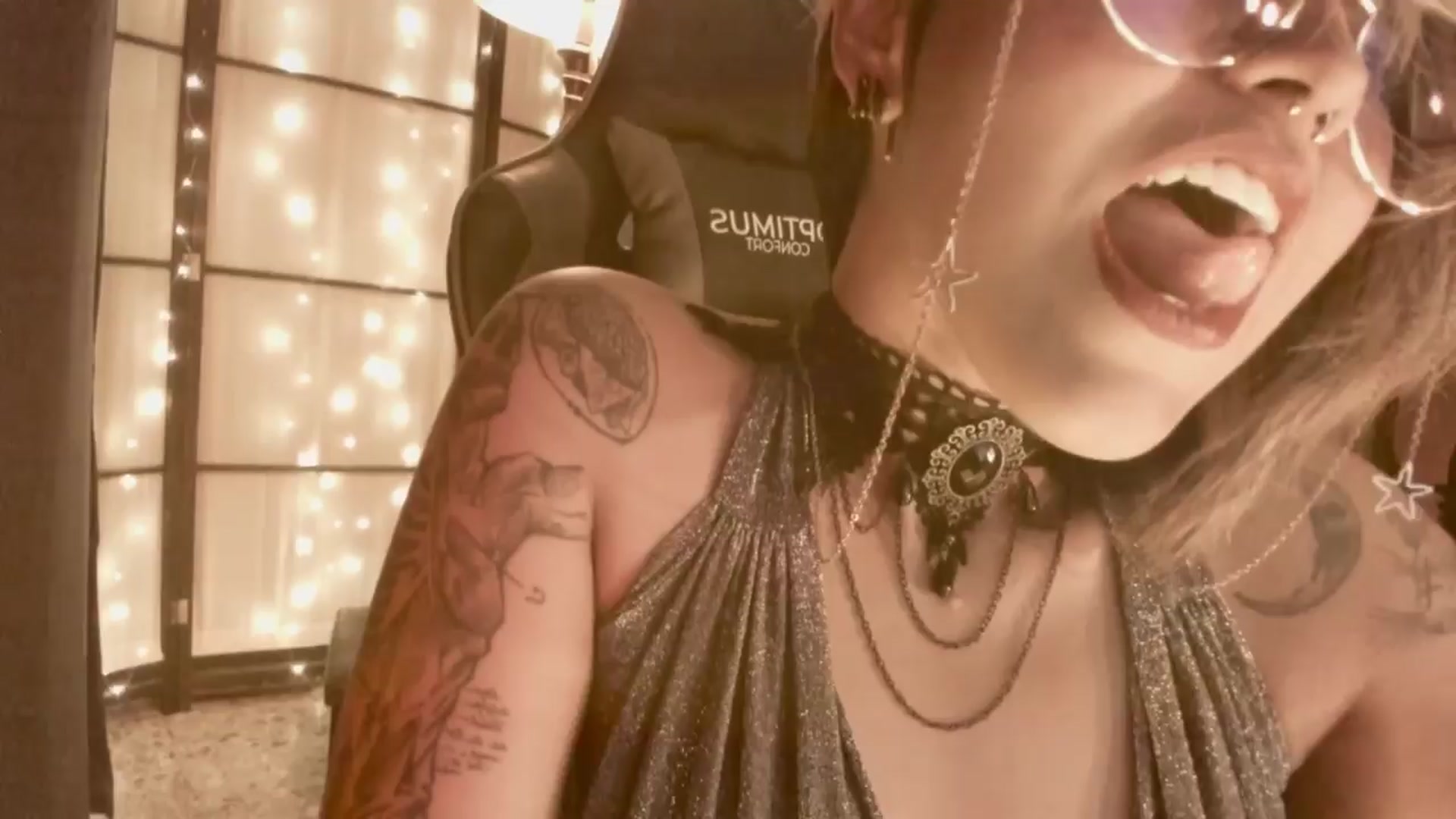Gallery image thumbnail from AbraxxysRadio's myfreecams stream on, 04/05/2024, 24:32 image 3 of 20