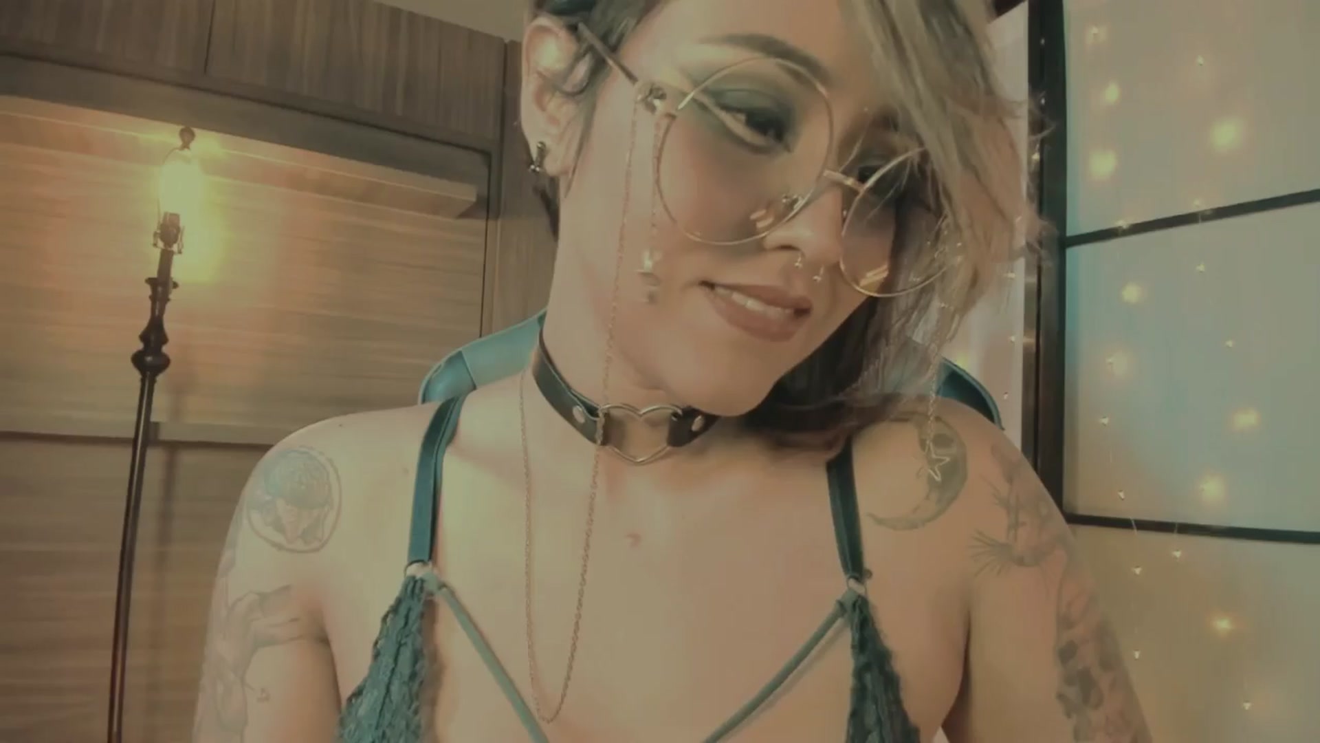 Gallery image thumbnail from AbraxxysRadio's myfreecams stream on, 04/06/2024, 02:01 image 13 of 20