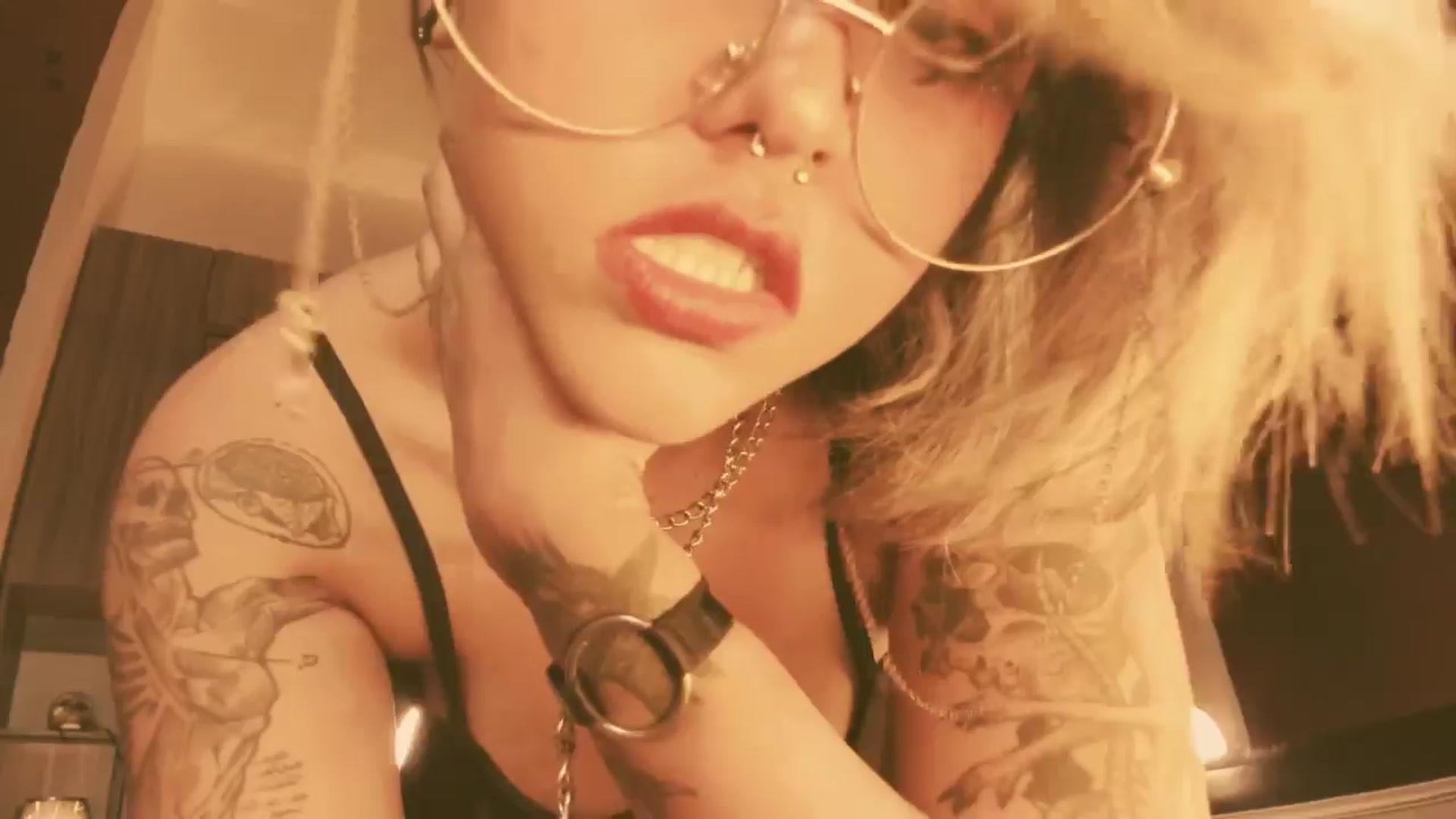 Gallery image thumbnail from AbraxxysRadio's myfreecams stream on, 04/13/2024, 24:35 image 11 of 20
