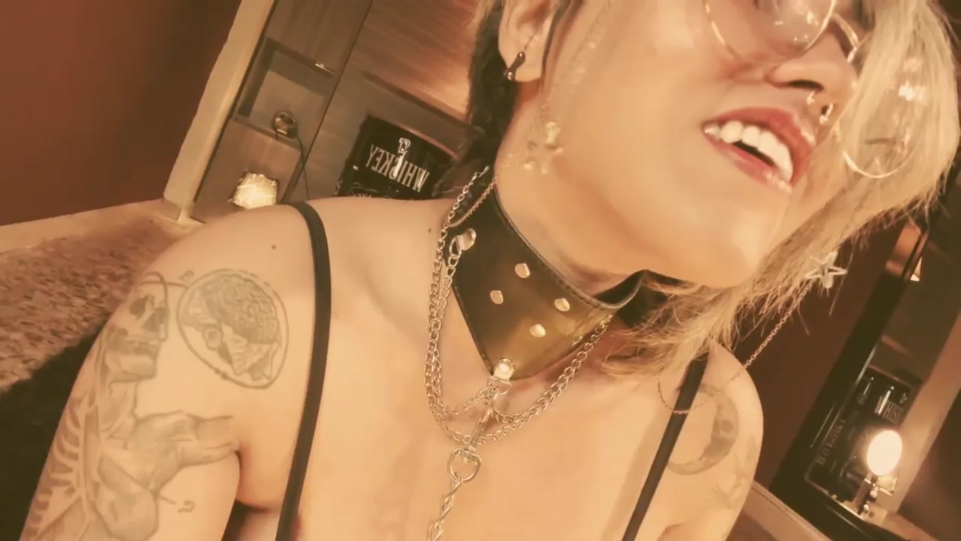 Gallery image thumbnail from AbraxxysRadio's myfreecams stream on, 04/13/2024, 24:35 image 10 of 20