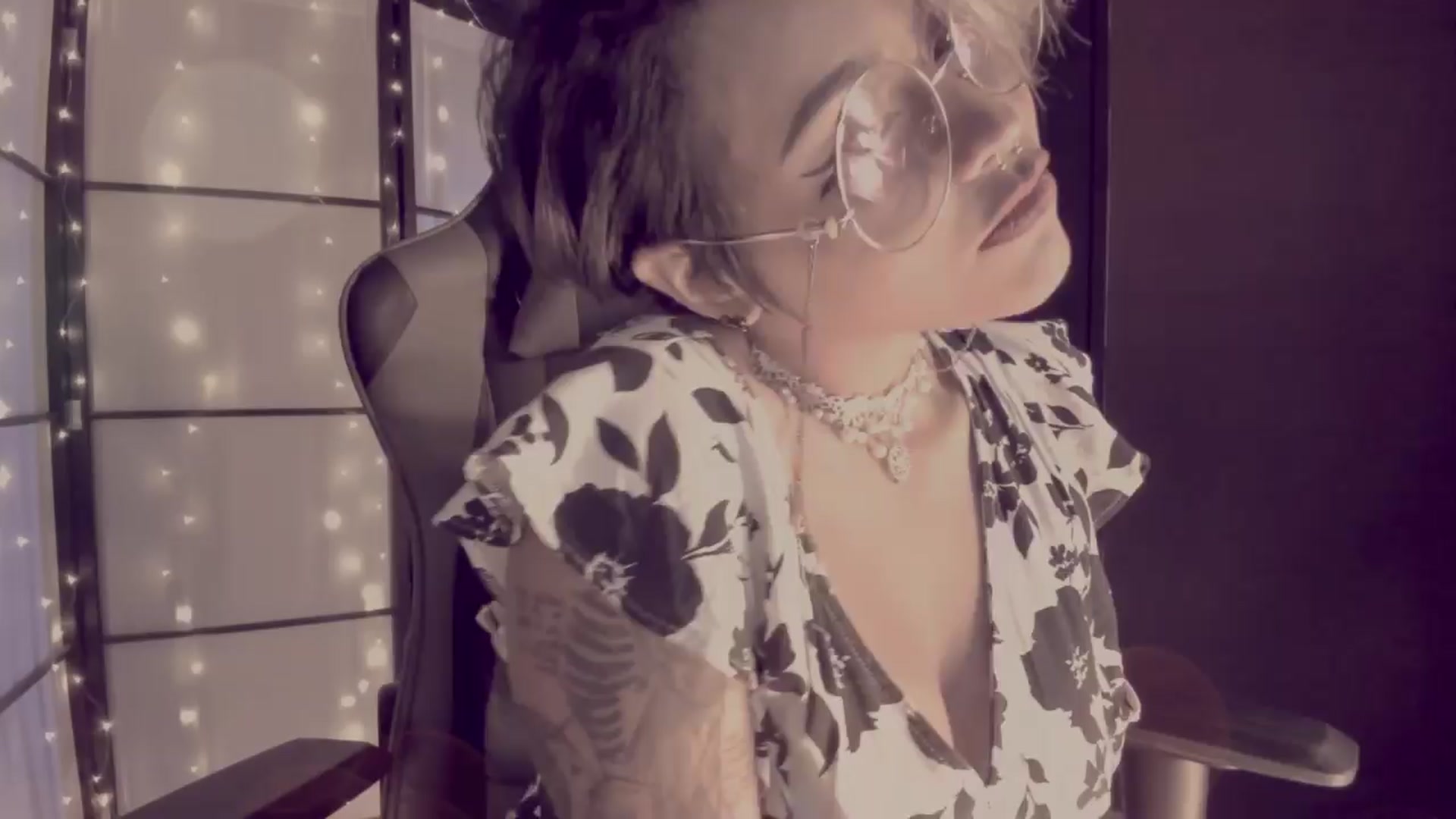 Gallery image thumbnail from AbraxxysRadio's myfreecams stream on, 04/14/2024, 02:03 image 14 of 20