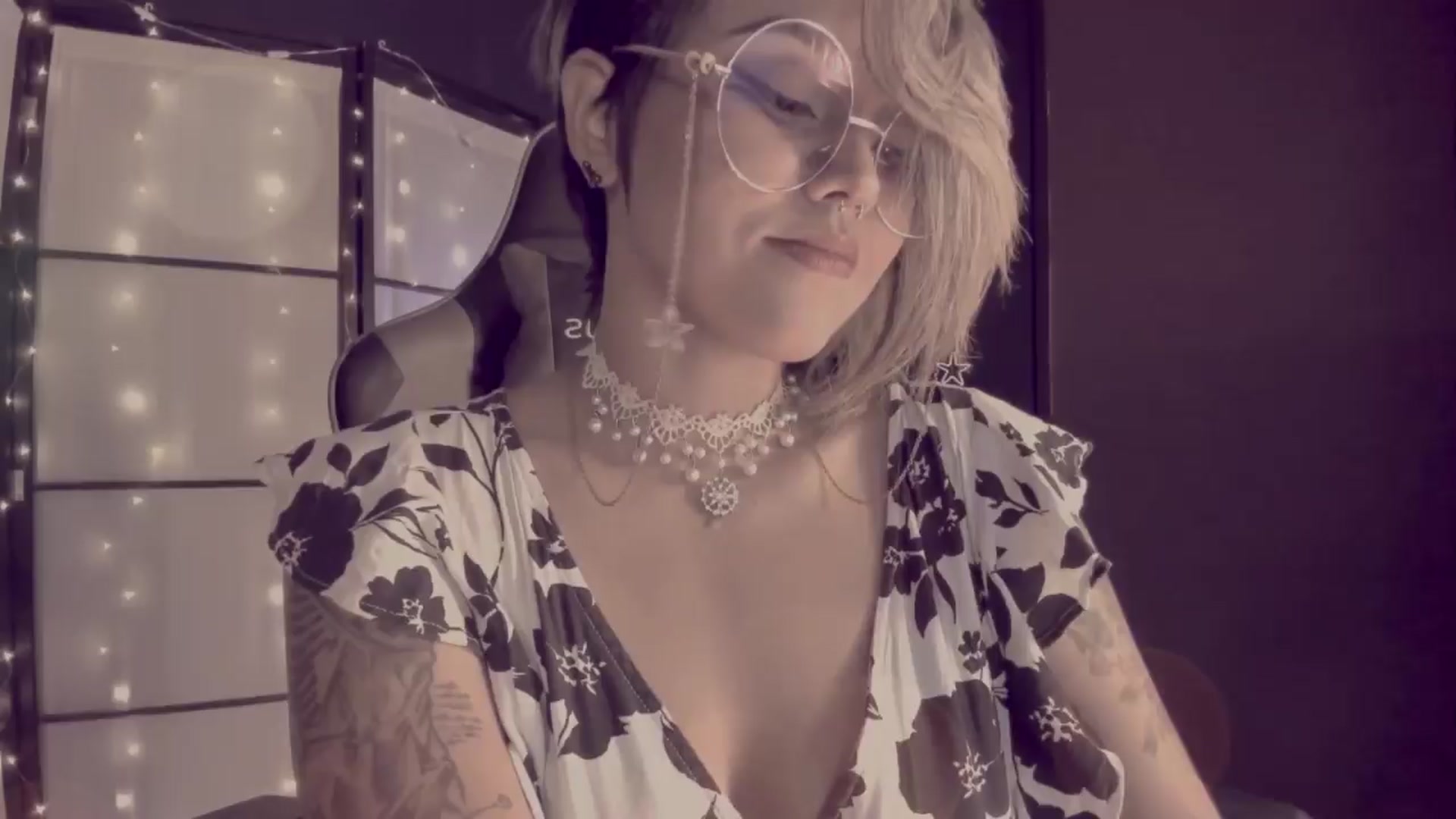 Gallery image thumbnail from AbraxxysRadio's myfreecams stream on, 04/14/2024, 02:03 image 18 of 20