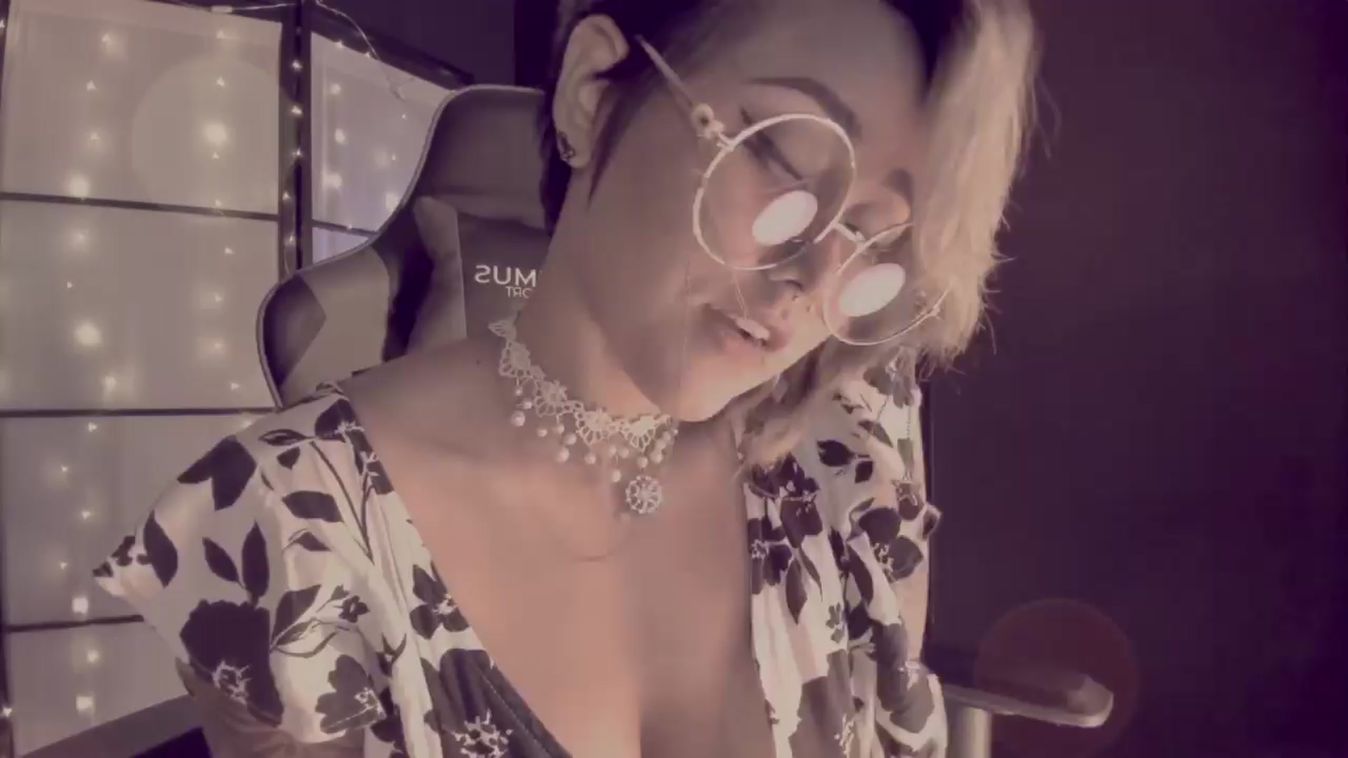 Gallery image thumbnail from AbraxxysRadio's myfreecams stream on, 04/14/2024, 02:03 image 10 of 20