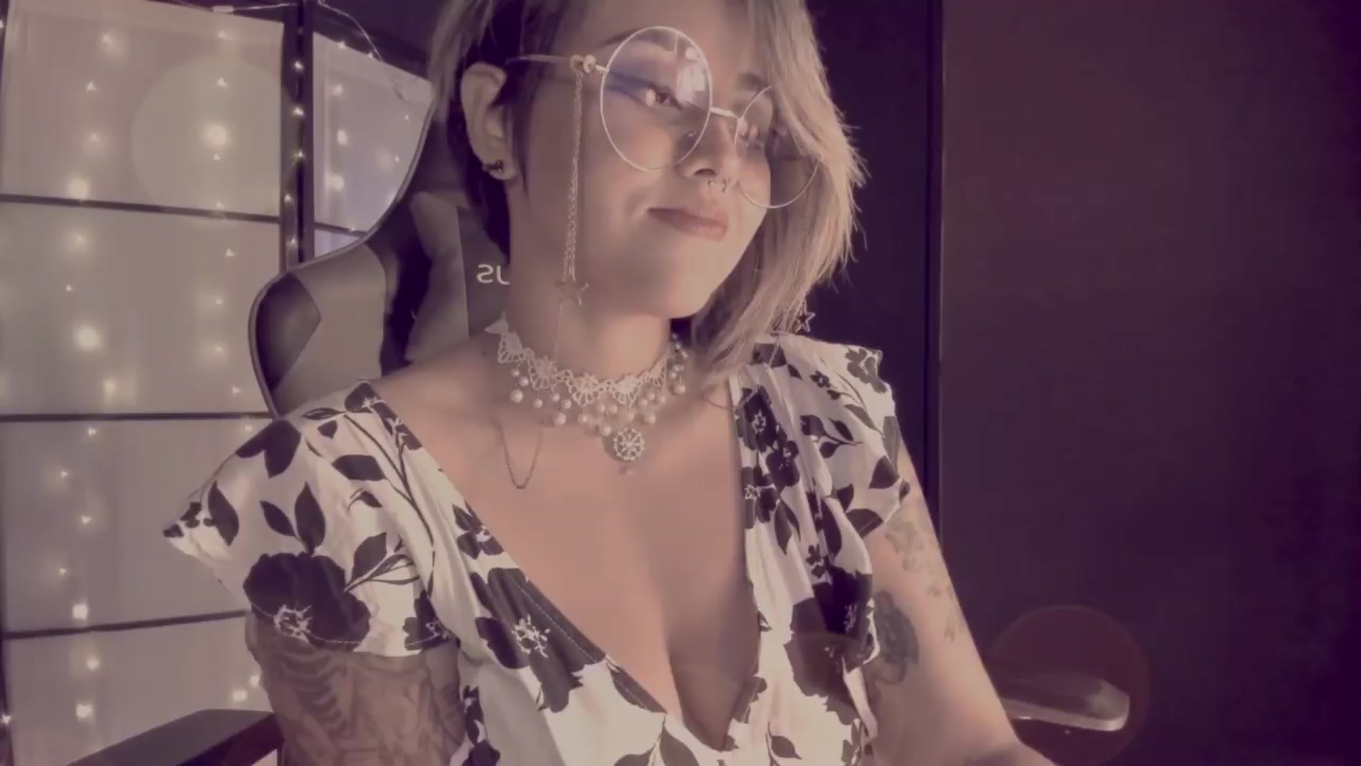 Gallery image thumbnail from AbraxxysRadio's myfreecams stream on, 04/14/2024, 02:03 image 9 of 20