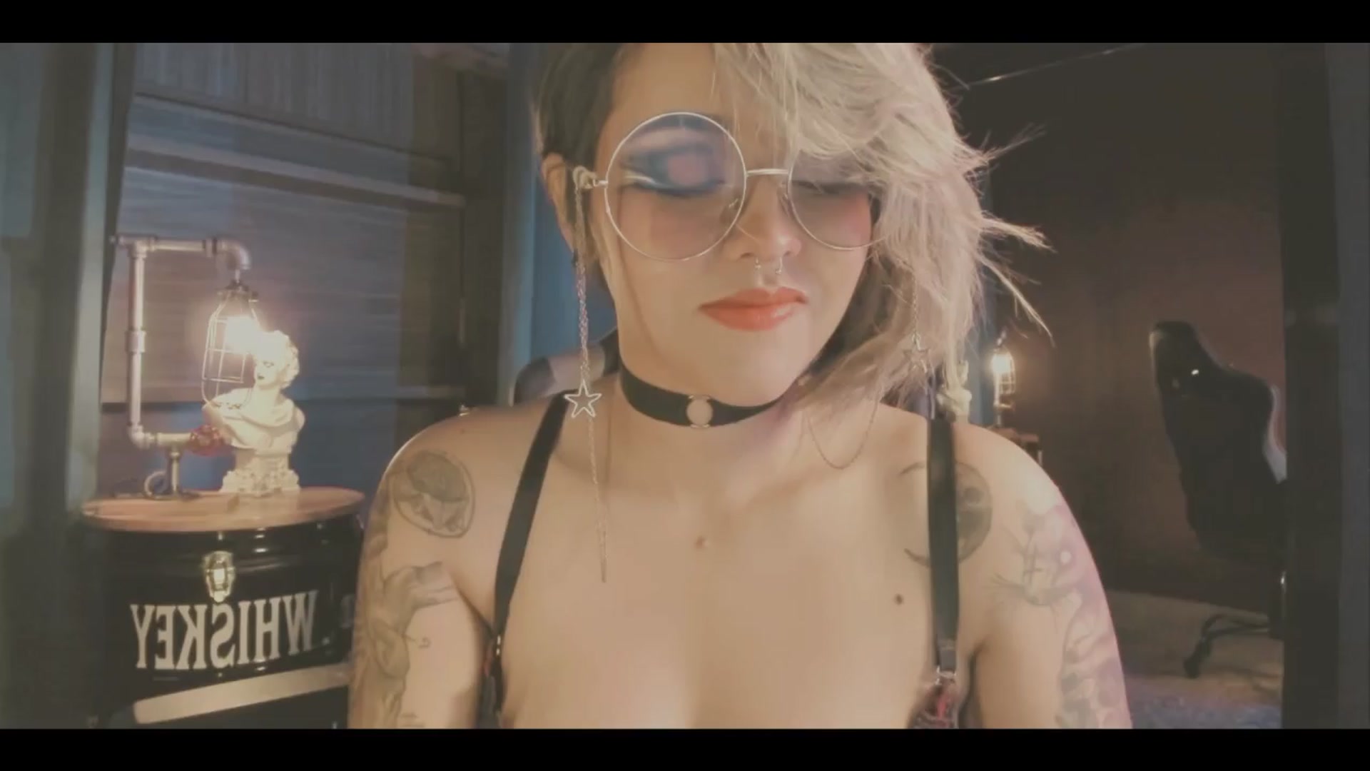 Gallery image thumbnail from AbraxxysRadio's myfreecams stream on, 04/14/2024, 18:37 image 12 of 20