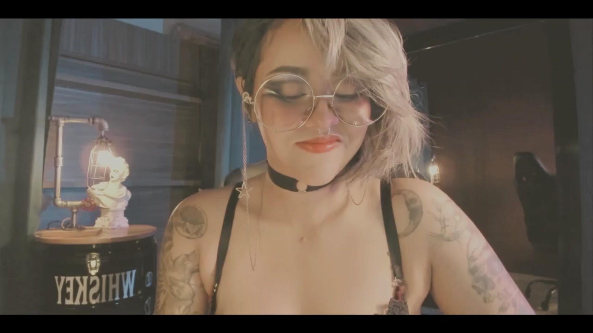 Gallery image thumbnail from AbraxxysRadio's myfreecams stream on, 04/14/2024, 18:37 image 13 of 20