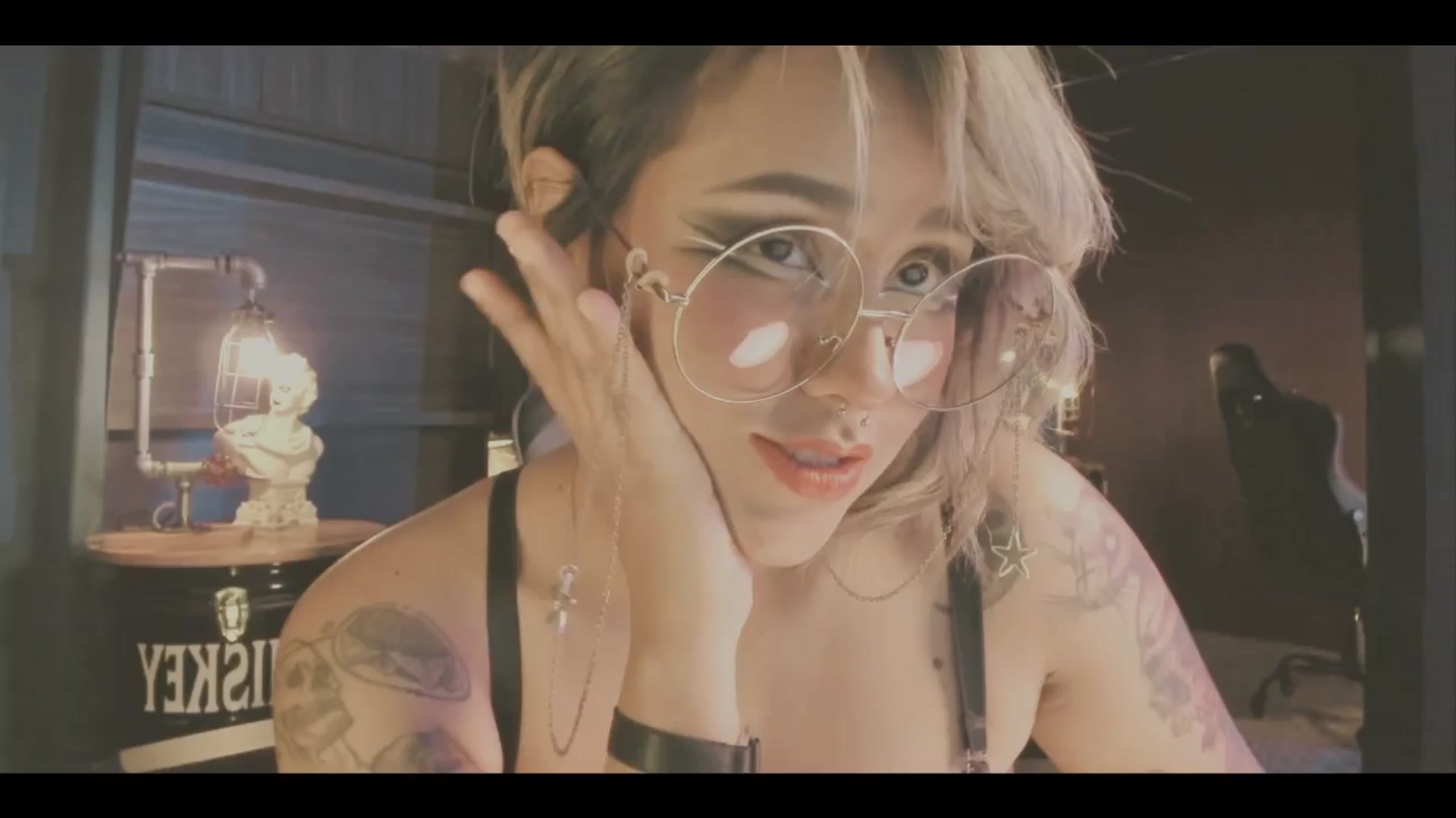 Gallery image thumbnail from AbraxxysRadio's myfreecams stream on, 04/14/2024, 18:37 image 11 of 20