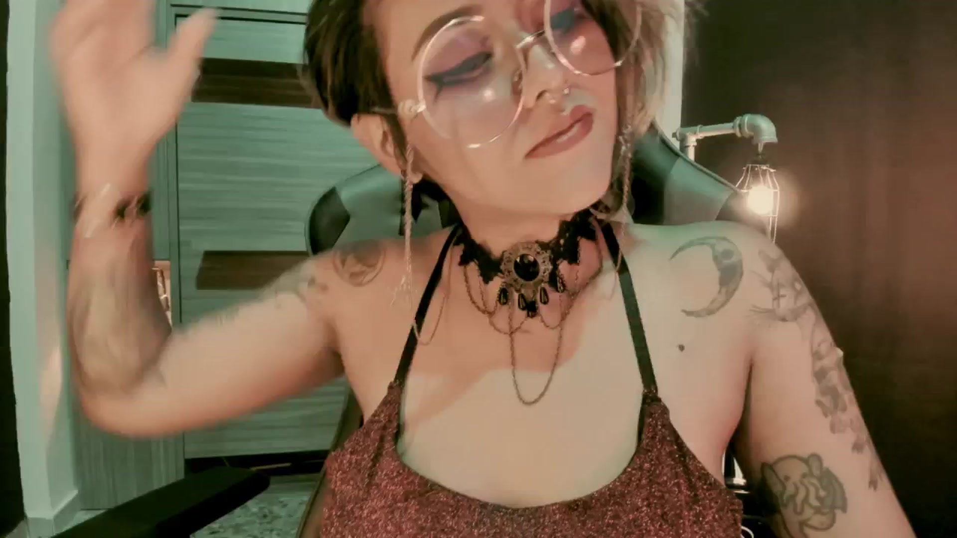 Gallery image thumbnail from AbraxxysRadio's myfreecams stream on, 04/17/2024, 24:00 image 7 of 20