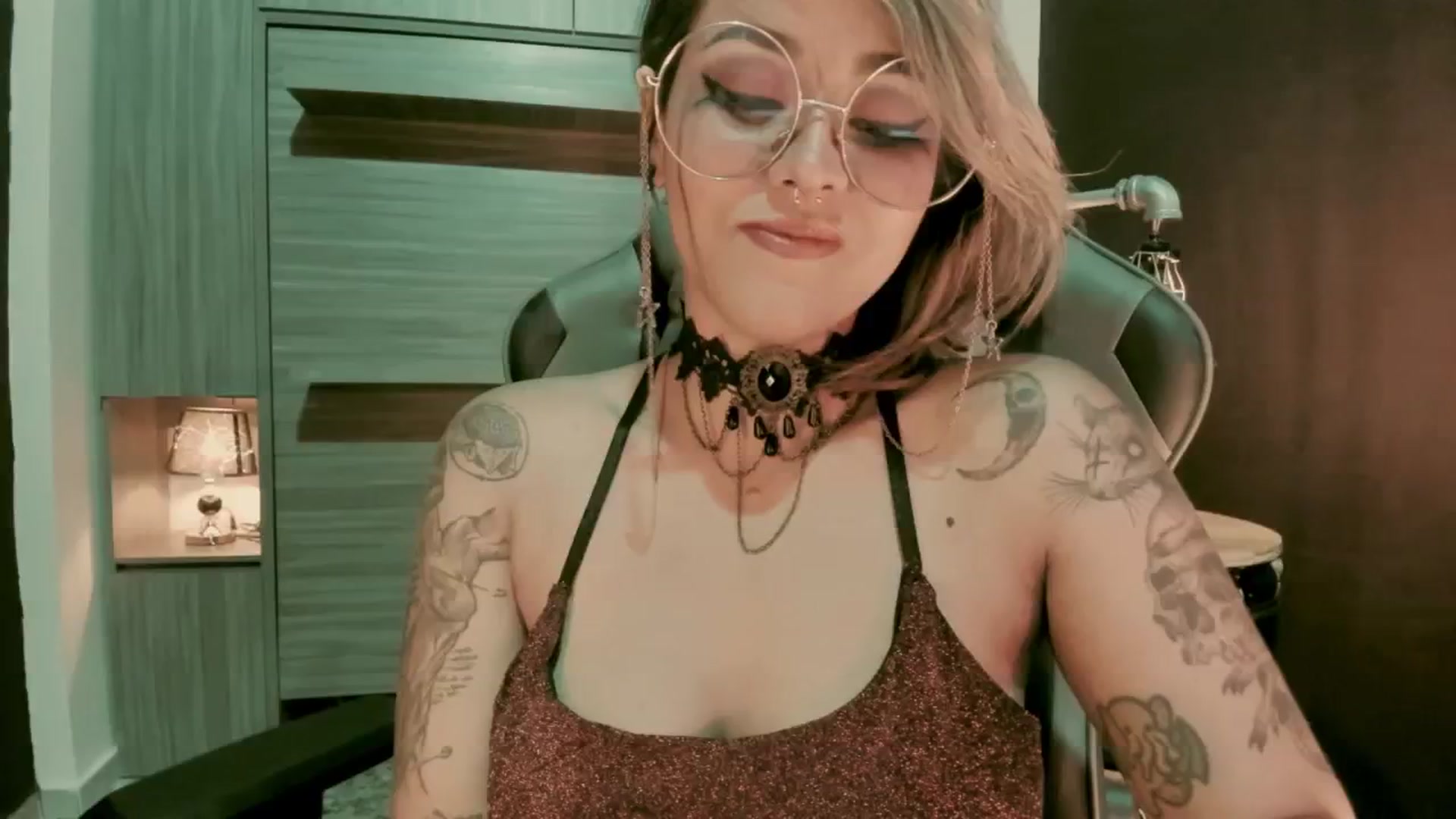 Gallery image thumbnail from AbraxxysRadio's myfreecams stream on, 04/17/2024, 24:00 image 13 of 20