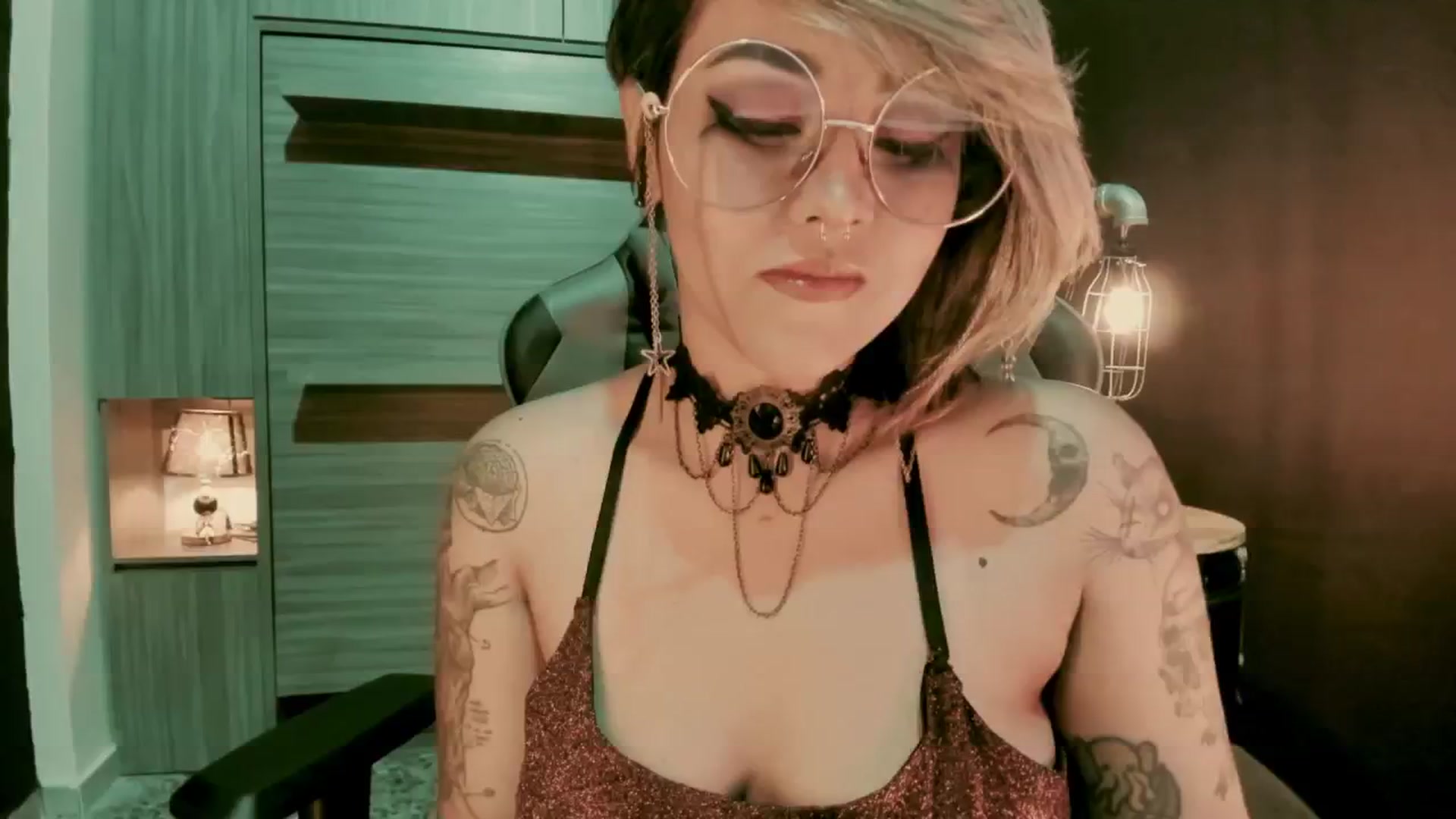 Gallery image thumbnail from AbraxxysRadio's myfreecams stream on, 04/17/2024, 24:00 image 2 of 20