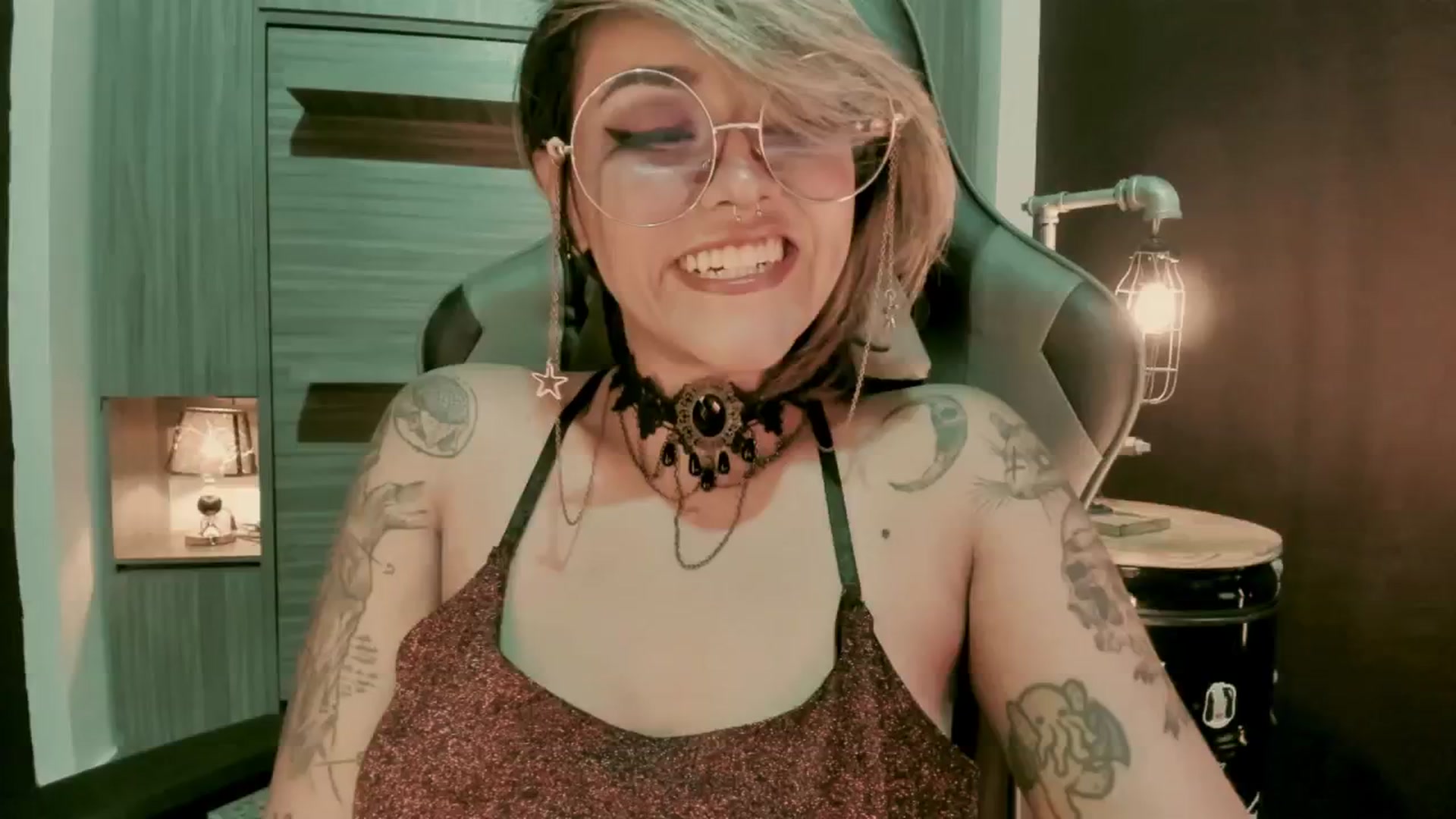 Gallery image thumbnail from AbraxxysRadio's myfreecams stream on, 04/17/2024, 24:00 image 14 of 20