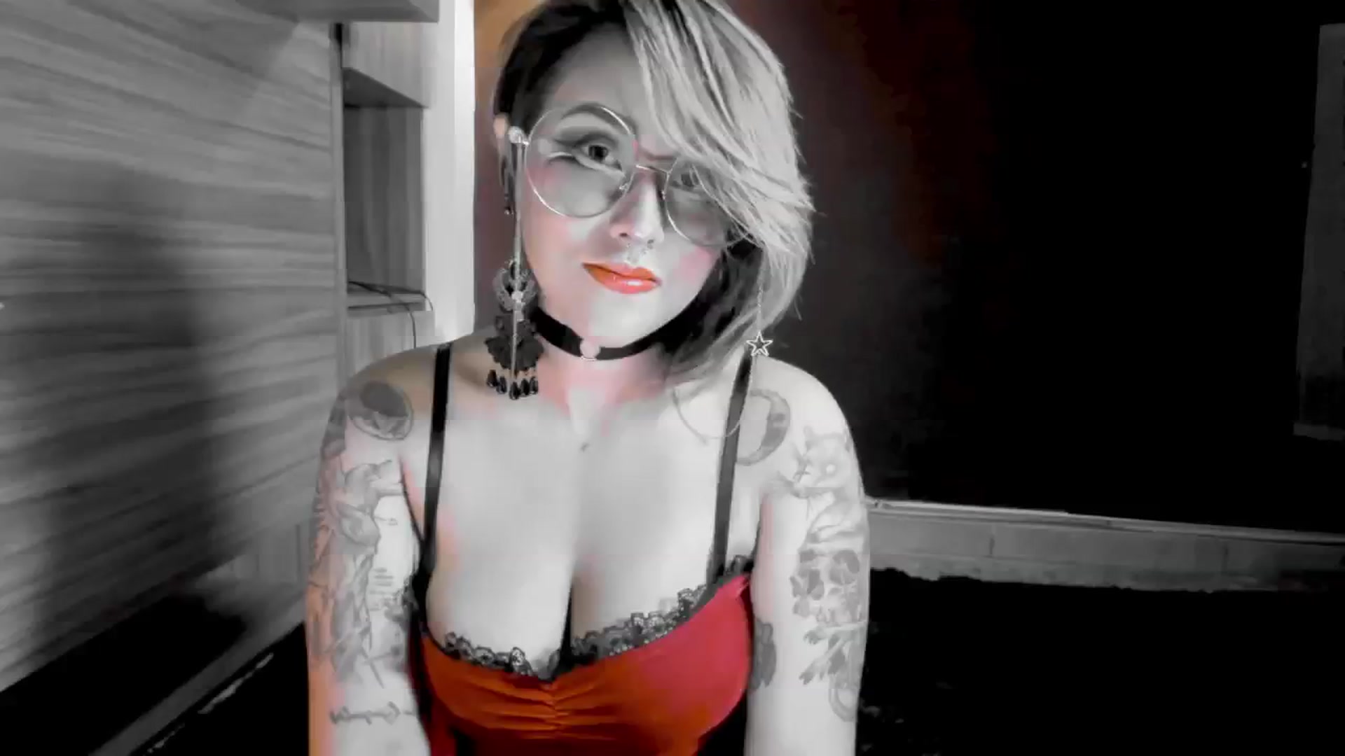 Gallery image thumbnail from AbraxxysRadio's myfreecams stream on, 04/19/2024, 02:31 image 2 of 20