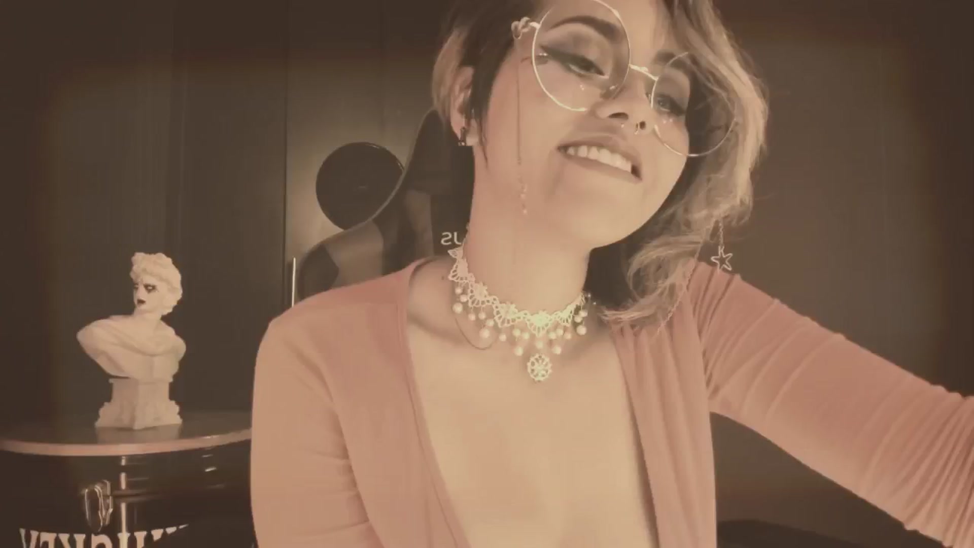 Gallery image thumbnail from AbraxxysRadio's myfreecams stream on, 04/27/2024, 24:51 image 3 of 20