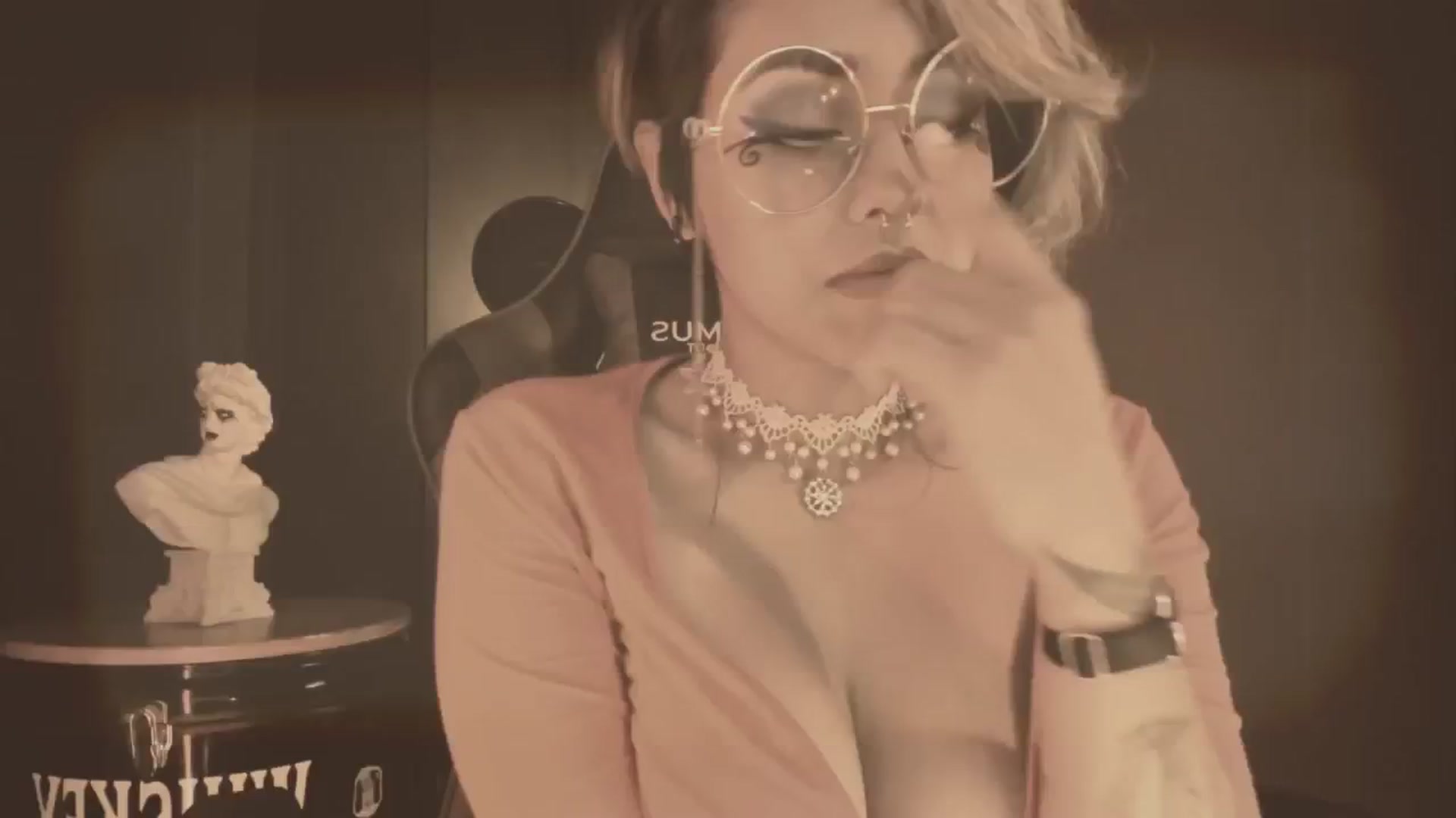 Gallery image thumbnail from AbraxxysRadio's myfreecams stream on, 04/27/2024, 24:51 image 17 of 20