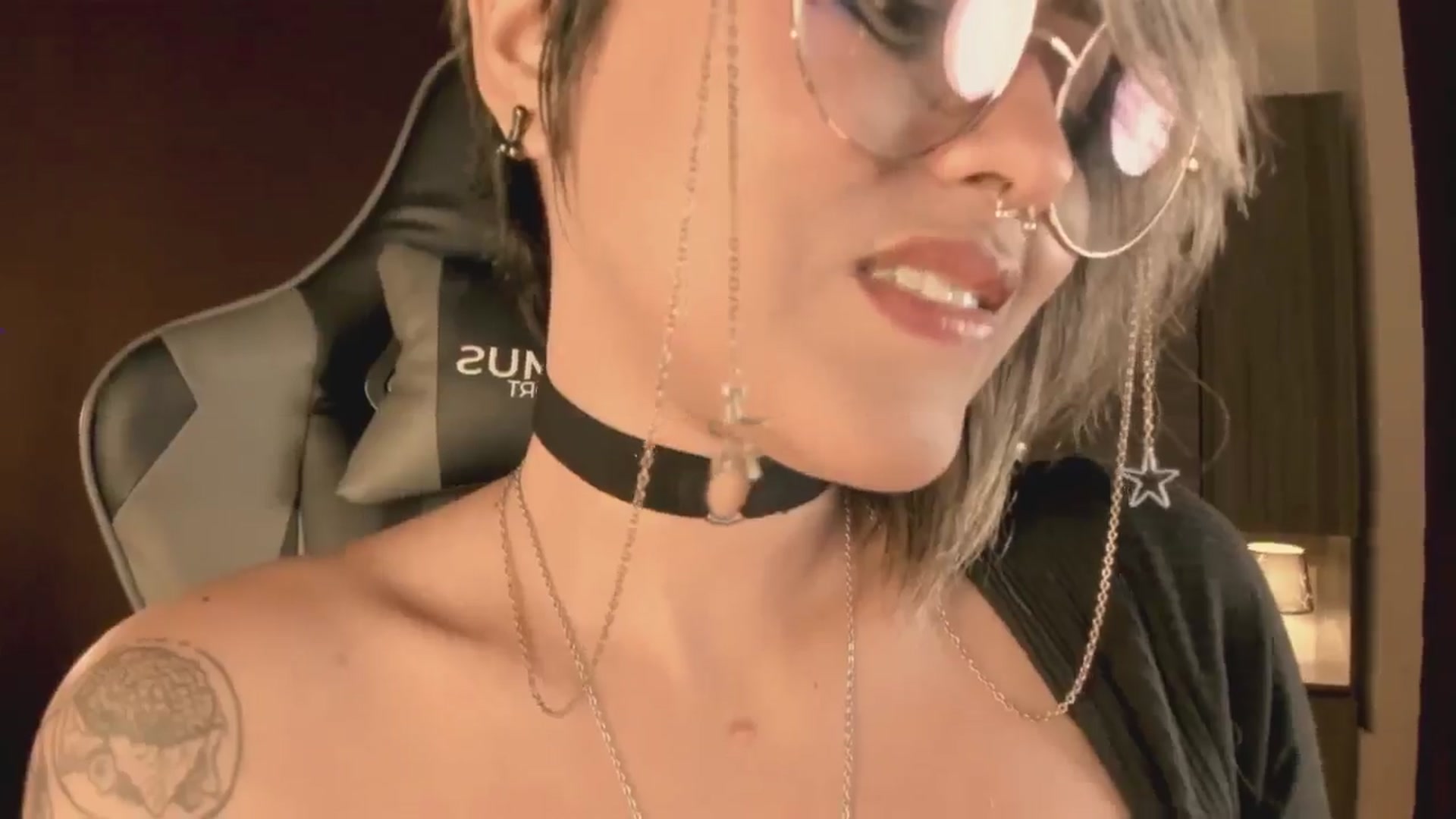 Gallery image thumbnail from AbraxxysRadio's myfreecams stream on, 04/30/2024, 02:22 image 17 of 20