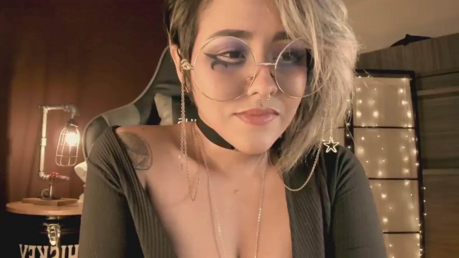 Gallery image thumbnail from AbraxxysRadio's myfreecams stream on, 04/30/2024, 02:22 image 1 of 20