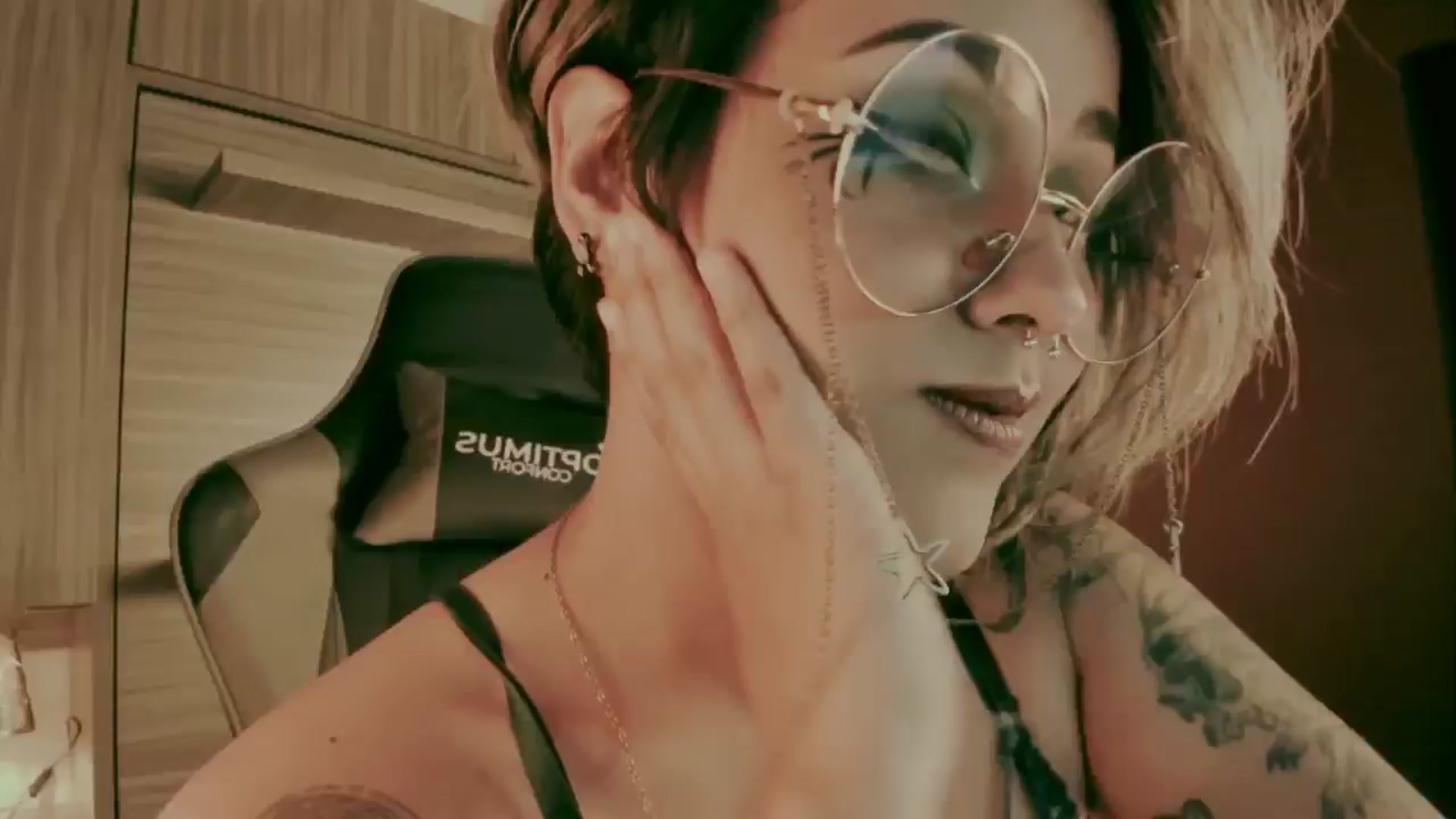 Gallery image thumbnail from AbraxxysRadio's myfreecams stream on, 05/03/2024, 02:33 image 20 of 20