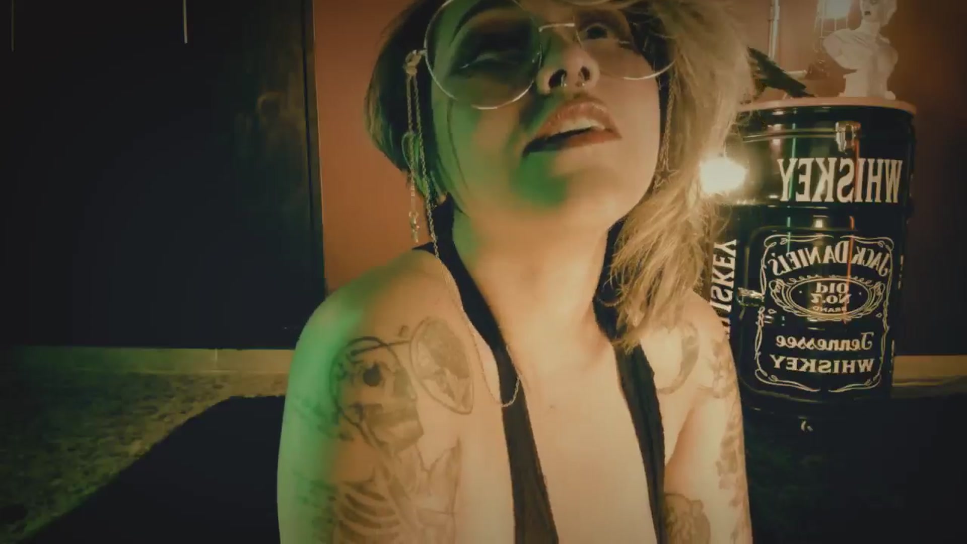 Gallery image thumbnail from AbraxxysRadio's myfreecams stream on, 05/10/2024, 24:27 image 13 of 20