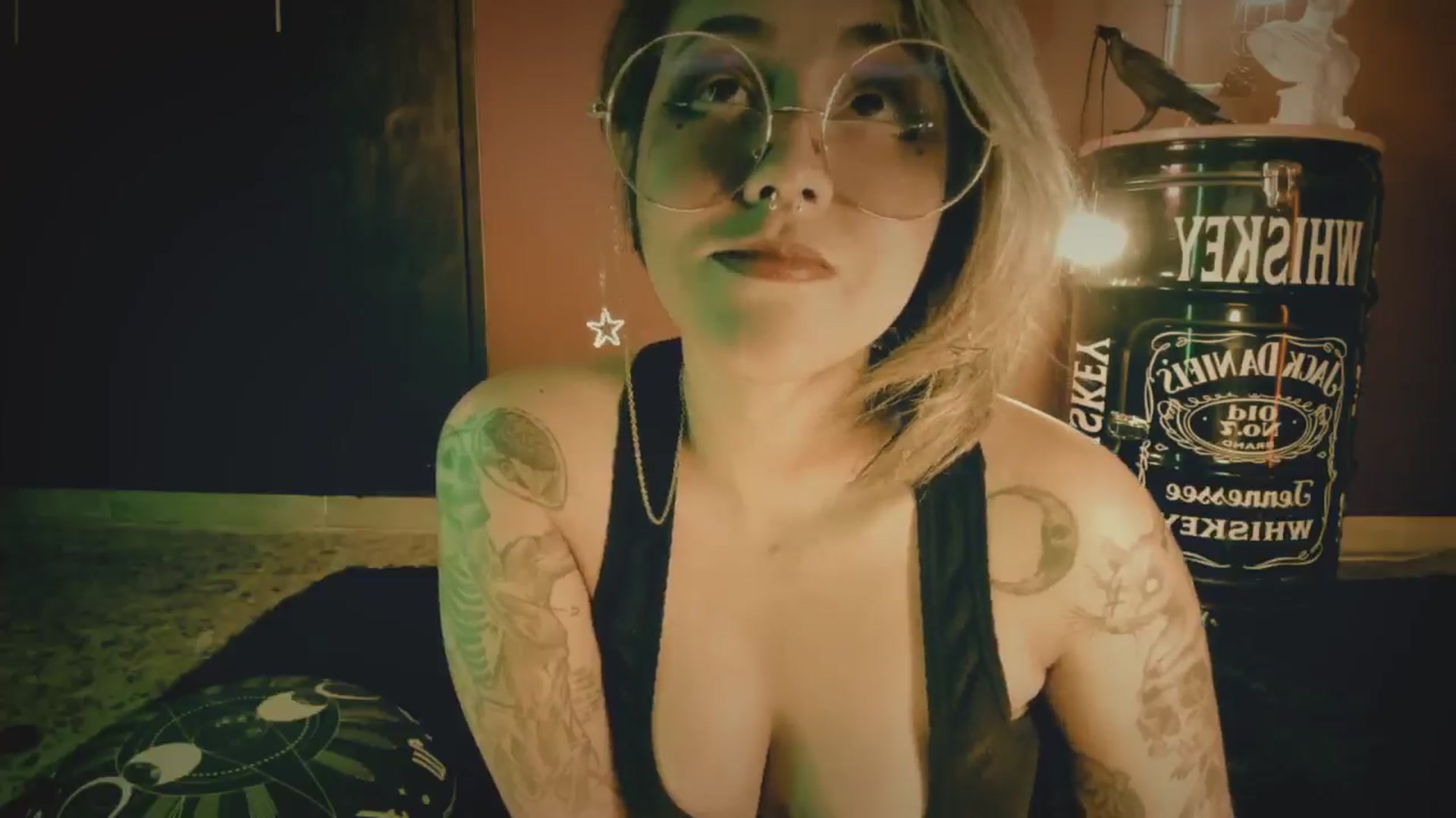 Gallery image thumbnail from AbraxxysRadio's myfreecams stream on, 05/10/2024, 24:27 image 19 of 20