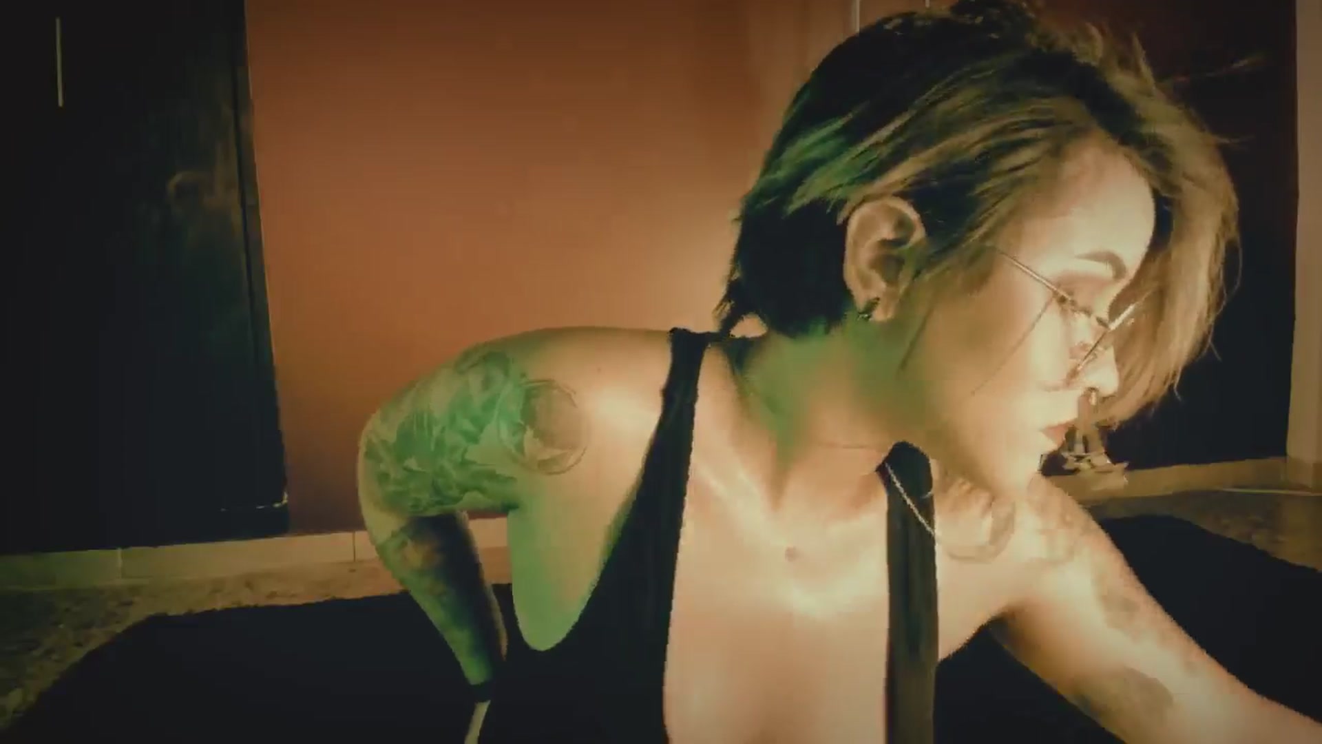 Gallery image thumbnail from AbraxxysRadio's myfreecams stream on, 05/10/2024, 24:27 image 2 of 20