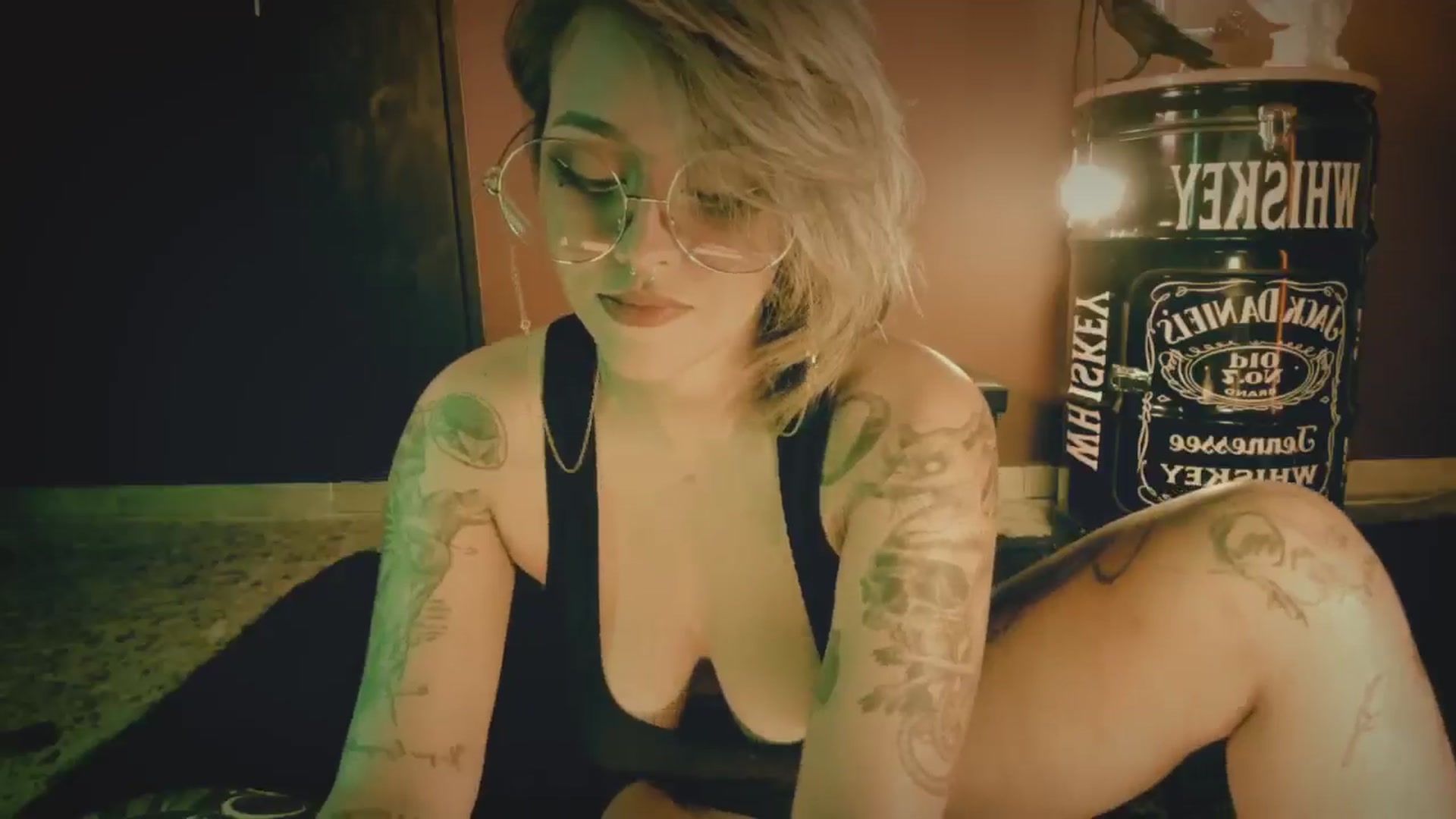 Gallery image thumbnail from AbraxxysRadio's myfreecams stream on, 05/10/2024, 24:27 image 16 of 20