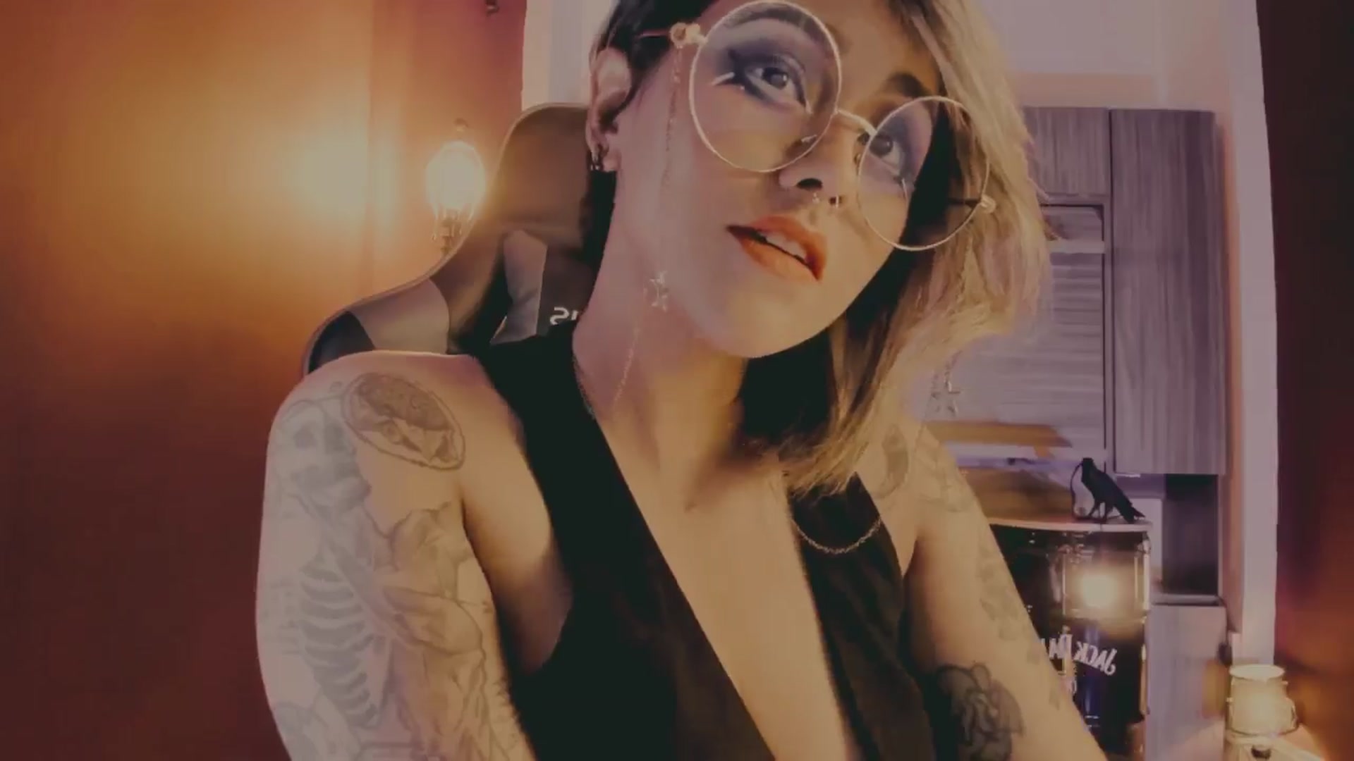 Gallery image thumbnail from AbraxxysRadio's myfreecams stream on, 05/11/2024, 24:15 image 2 of 20