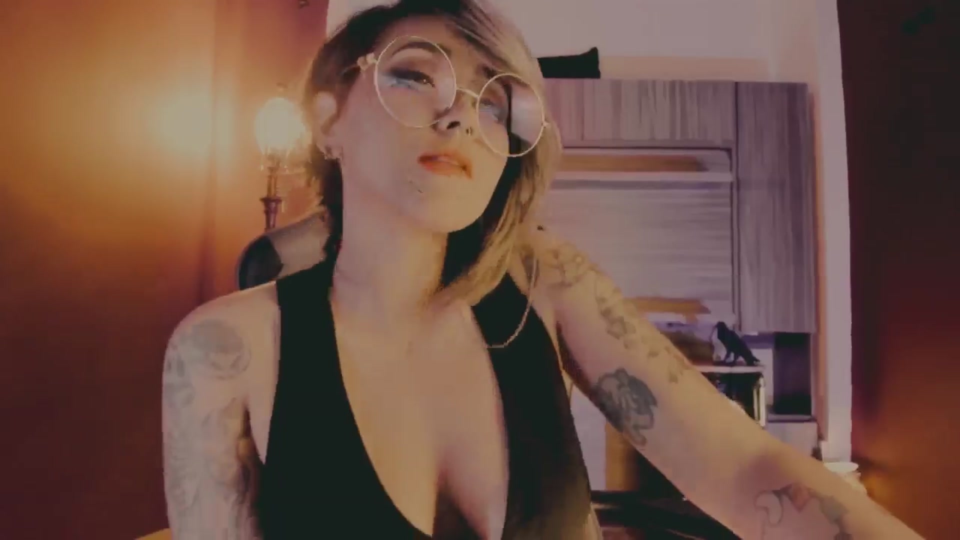 Gallery image thumbnail from AbraxxysRadio's myfreecams stream on, 05/11/2024, 24:15 image 10 of 20