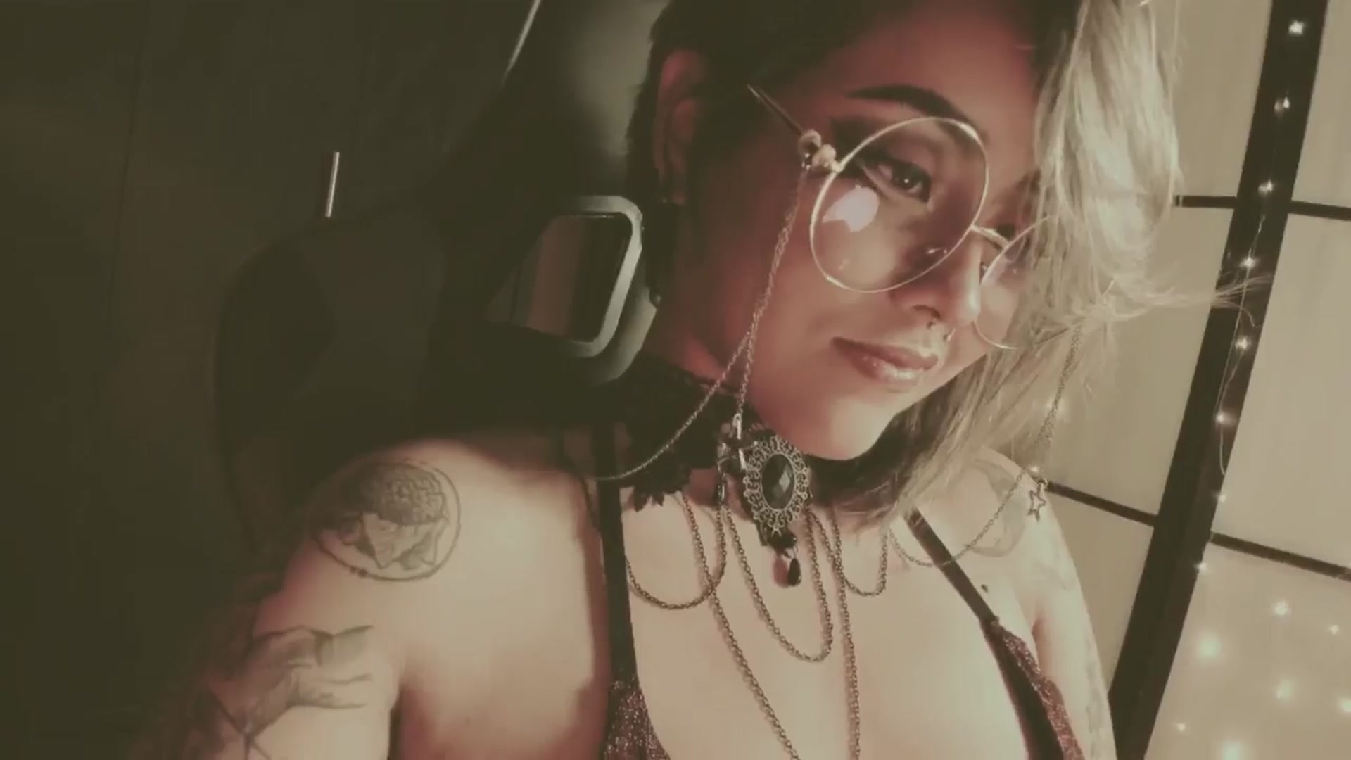 Gallery image thumbnail from AbraxxysRadio's myfreecams stream on, 05/23/2024, 24:28 image 3 of 20