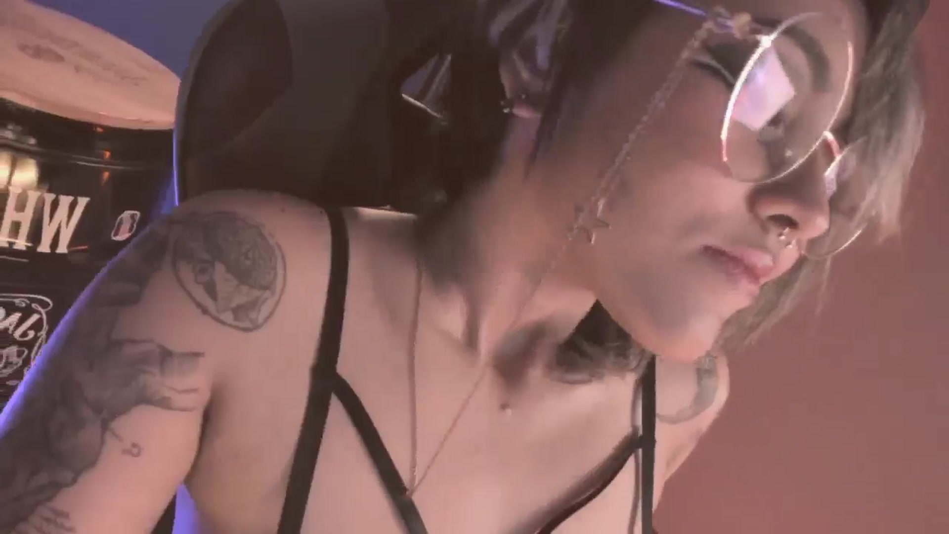 Gallery image thumbnail from AbraxxysRadio's myfreecams stream on, 05/28/2024, 23:57 image 18 of 20