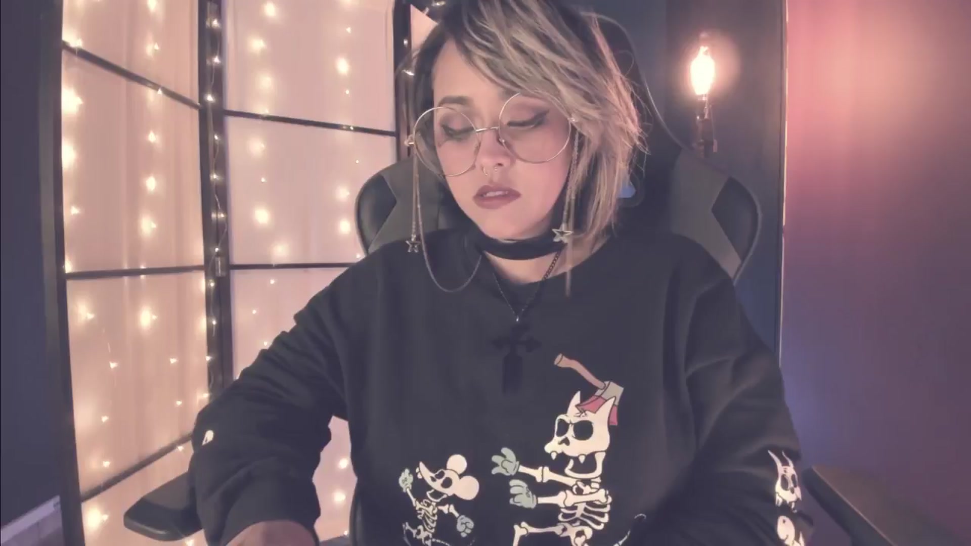 Gallery image thumbnail from AbraxxysRadio's myfreecams stream on, 05/30/2024, 02:05 image 1 of 20