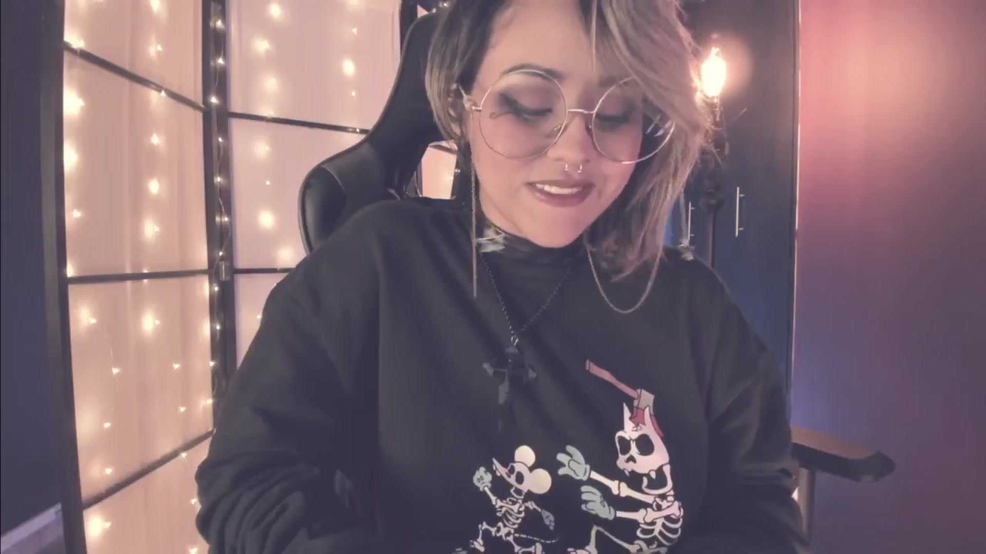 Gallery image thumbnail from AbraxxysRadio's myfreecams stream on, 05/30/2024, 02:05 image 15 of 20
