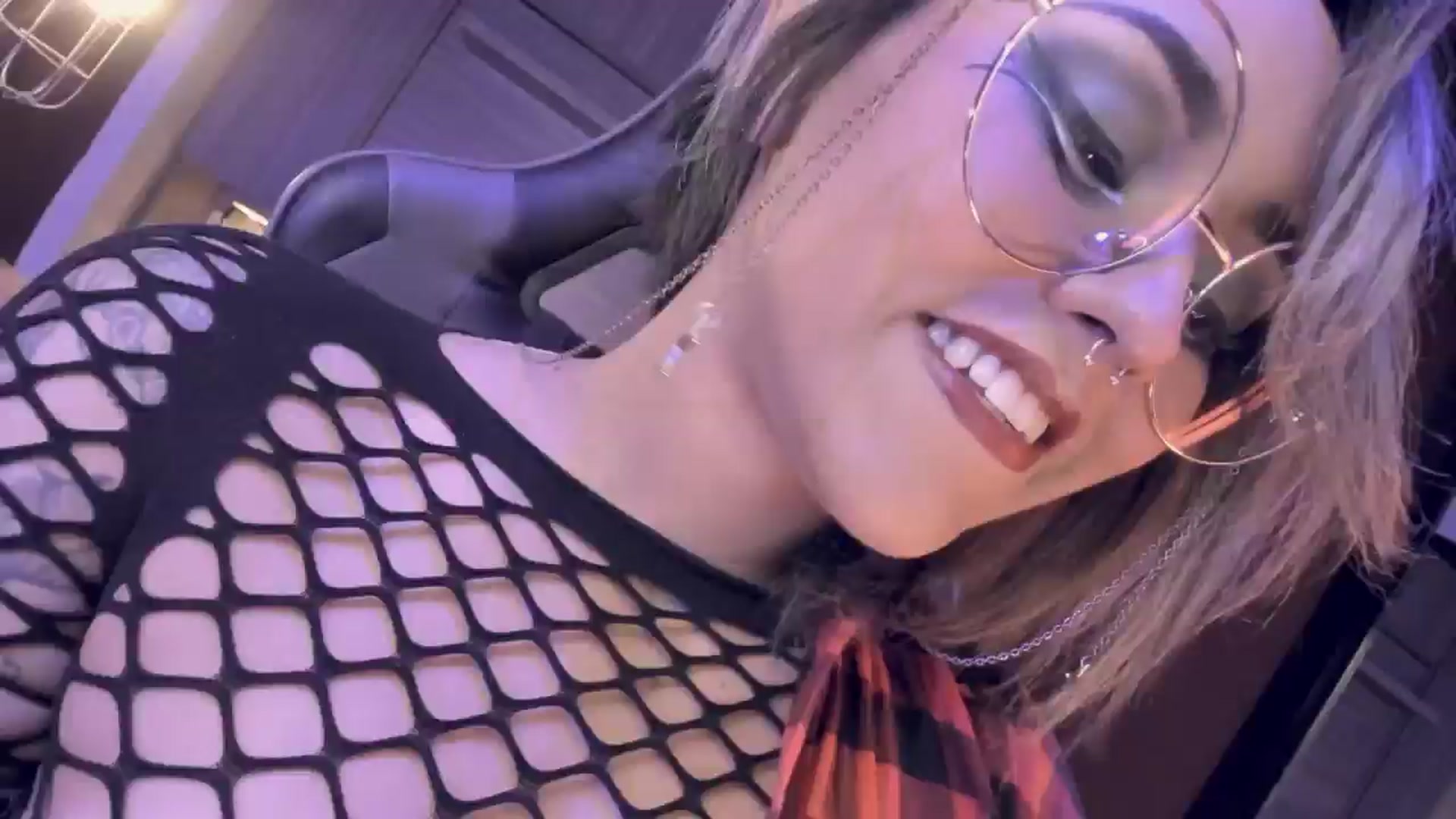 Gallery image thumbnail from AbraxxysRadio's myfreecams stream on, 05/31/2024, 23:28 image 7 of 20