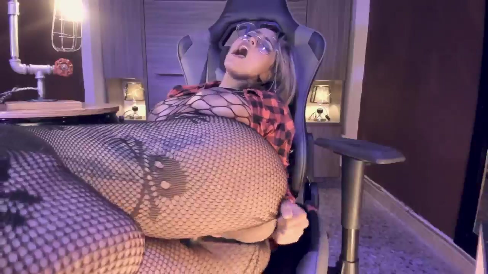 Gallery image thumbnail from AbraxxysRadio's myfreecams stream on, 05/31/2024, 23:28 image 18 of 20