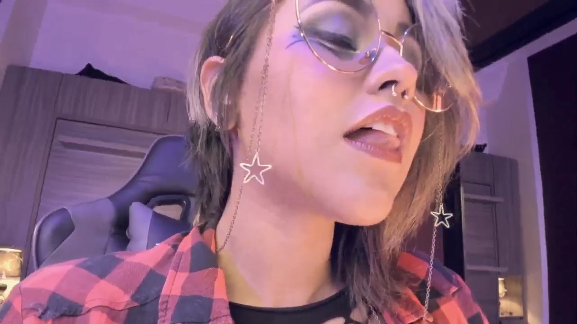 Gallery image thumbnail from AbraxxysRadio's myfreecams stream on, 05/31/2024, 23:52 image 2 of 20