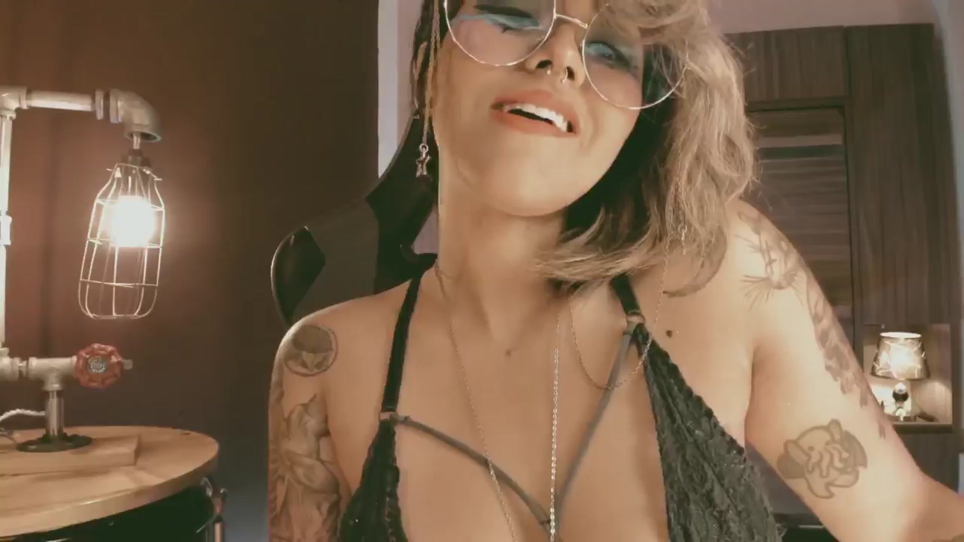 Gallery image thumbnail from AbraxxysRadio's myfreecams stream on, 06/04/2024, 24:14 image 7 of 20