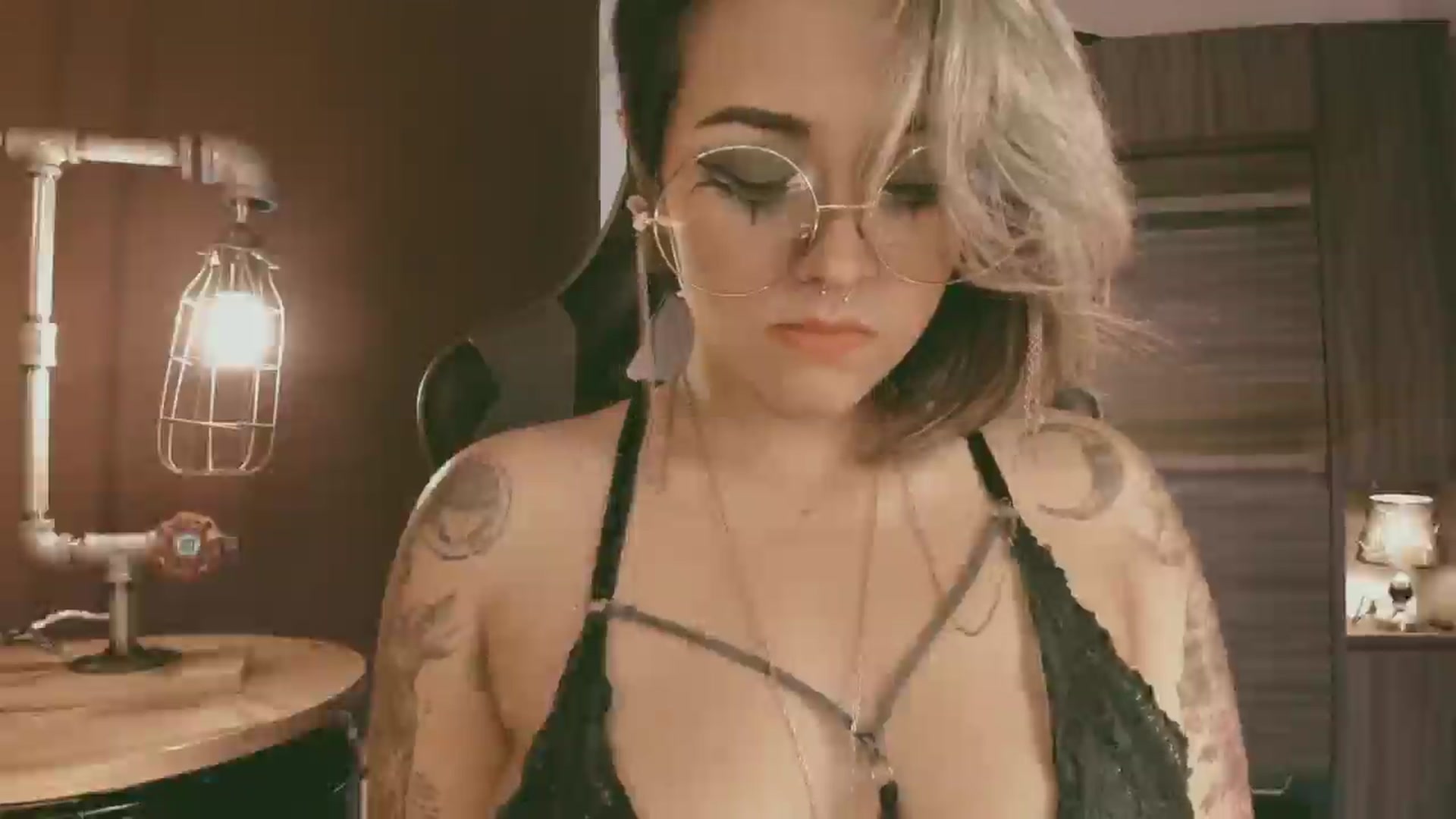 Gallery image thumbnail from AbraxxysRadio's myfreecams stream on, 06/04/2024, 24:14 image 19 of 20