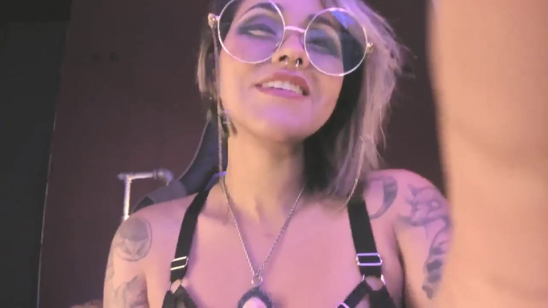 Gallery image thumbnail from AbraxxysRadio's myfreecams stream on, 06/08/2024, 01:21 image 10 of 20