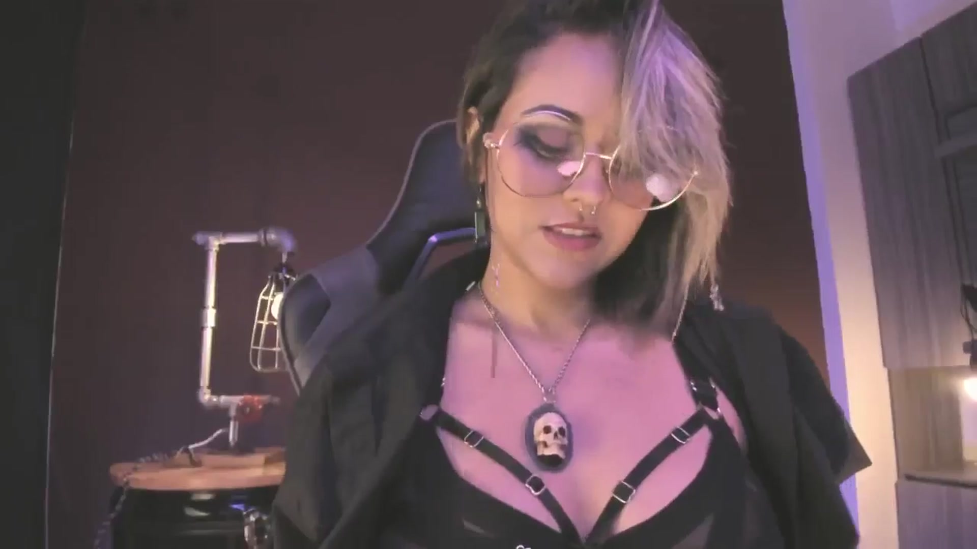 Gallery image thumbnail from AbraxxysRadio's myfreecams stream on, 06/08/2024, 01:21 image 19 of 20