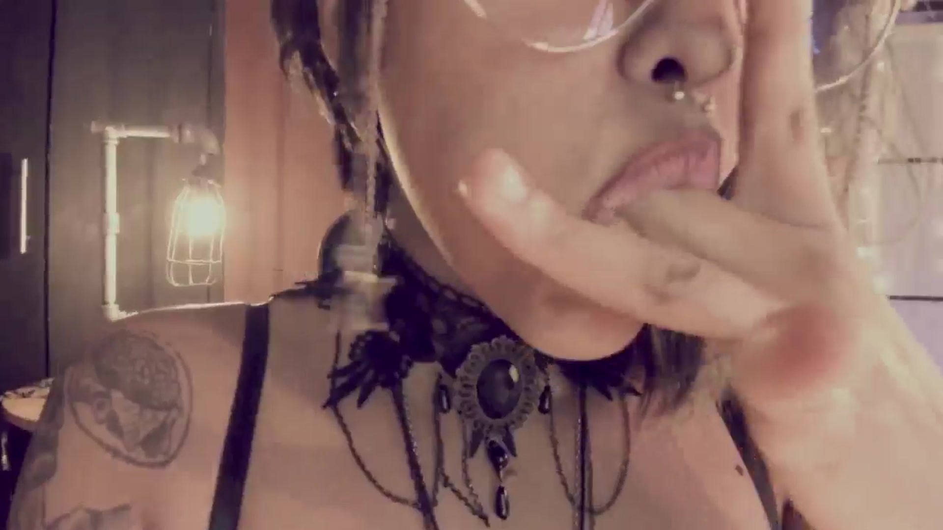 Gallery image thumbnail from AbraxxysRadio's myfreecams stream on, 06/13/2024, 01:18 image 10 of 20