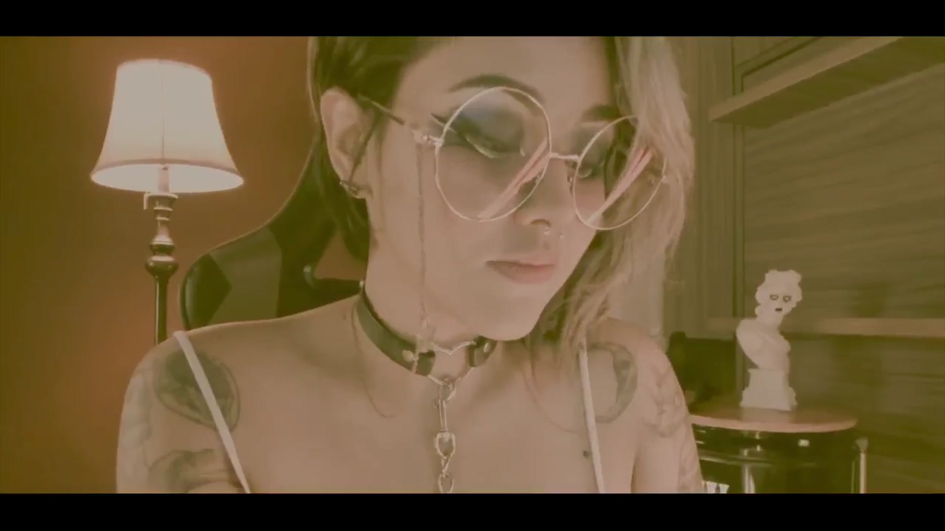 Gallery image thumbnail from AbraxxysRadio's myfreecams stream on, 06/13/2024, 23:28 image 18 of 20