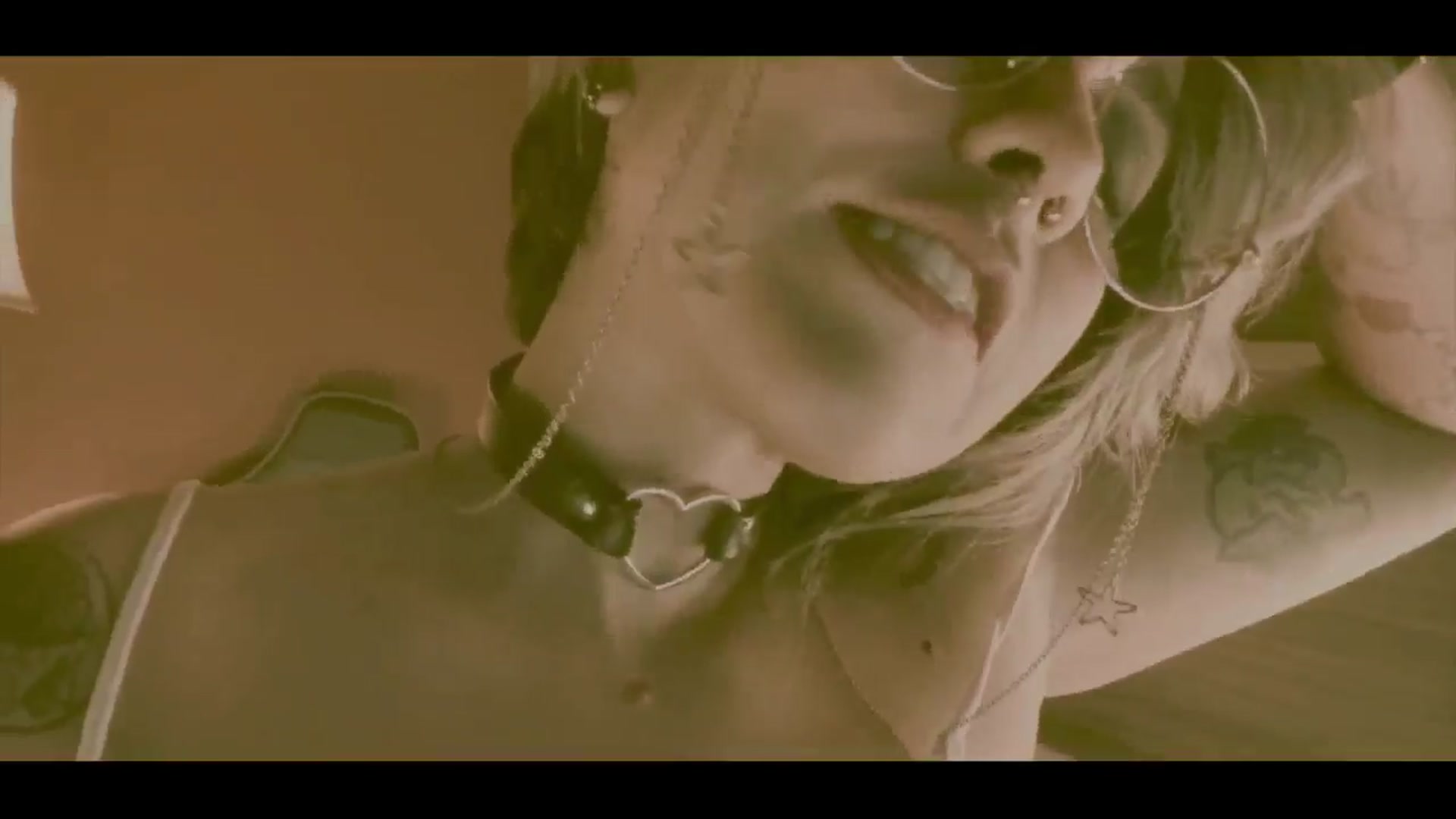 Gallery image thumbnail from AbraxxysRadio's myfreecams stream on, 06/14/2024, 02:51 image 2 of 20