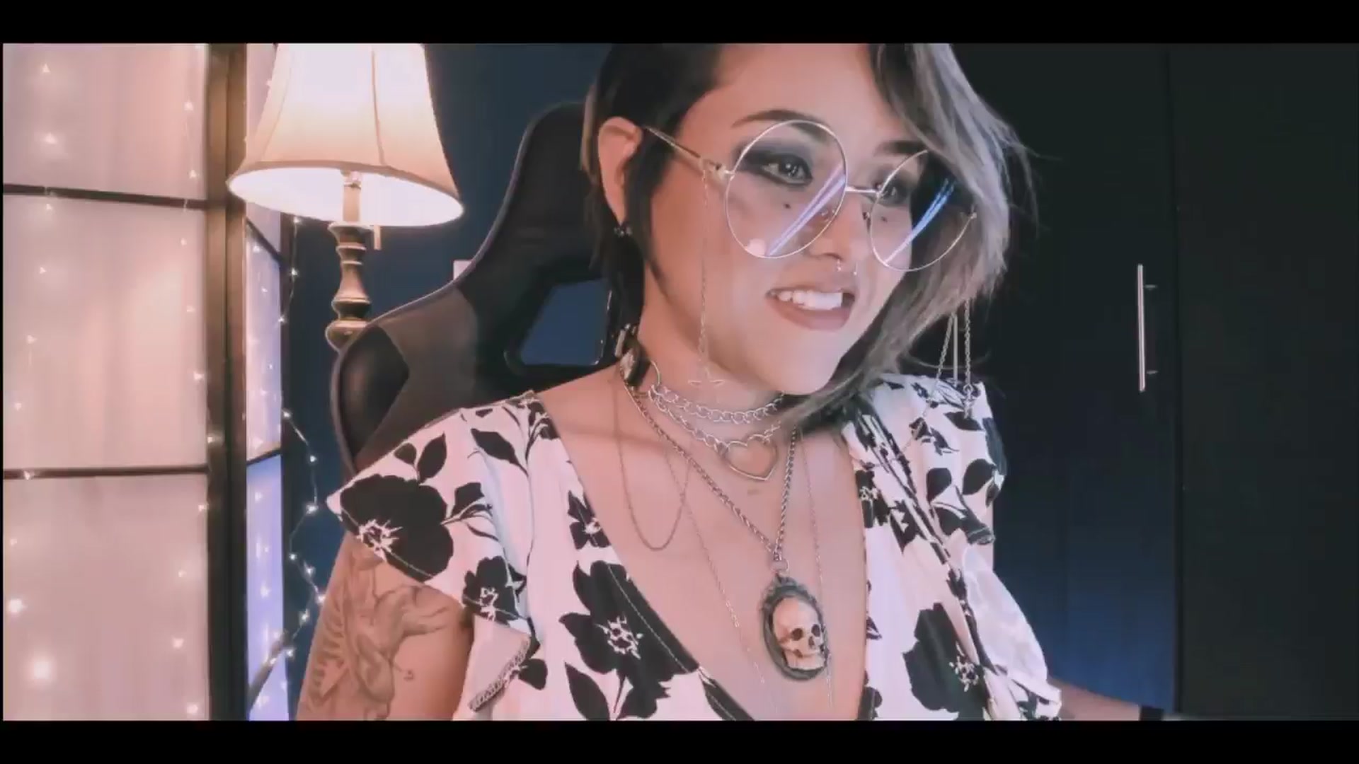 Gallery image thumbnail from AbraxxysRadio's myfreecams stream on, 06/16/2024, 17:58 image 11 of 20
