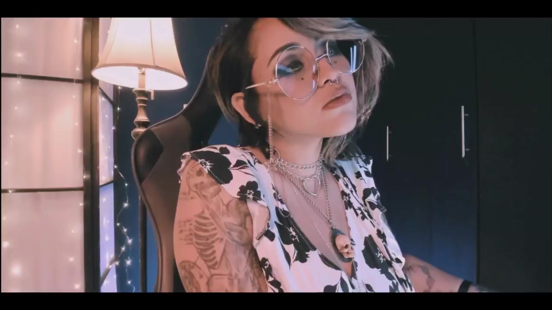 Gallery image thumbnail from AbraxxysRadio's myfreecams stream on, 06/16/2024, 17:58 image 9 of 20