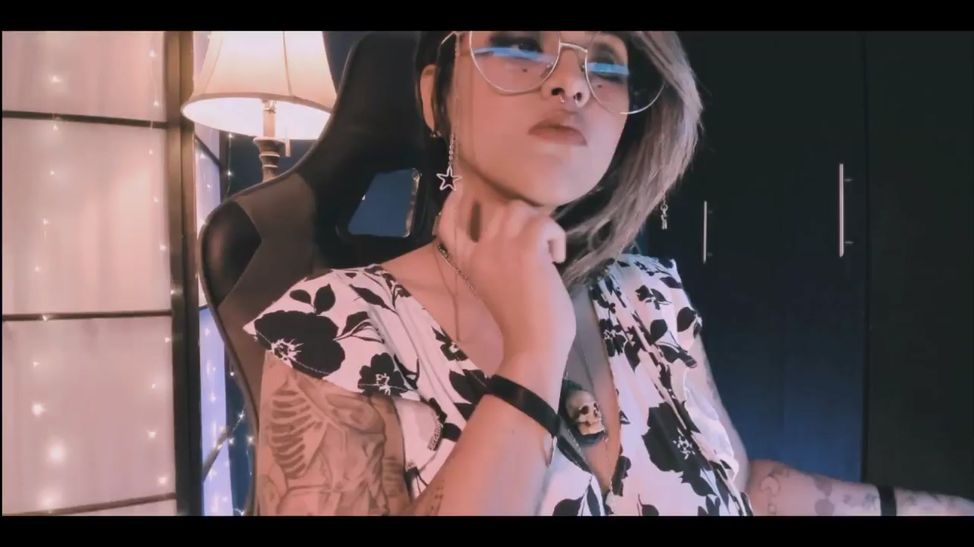 Gallery image thumbnail from AbraxxysRadio's myfreecams stream on, 06/16/2024, 17:58 image 20 of 20
