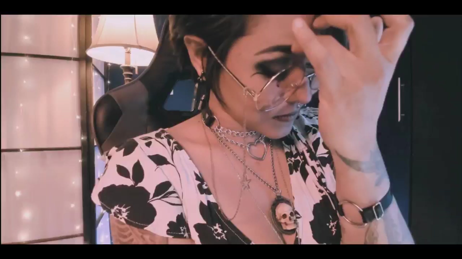 Gallery image thumbnail from AbraxxysRadio's myfreecams stream on, 06/16/2024, 17:58 image 17 of 20