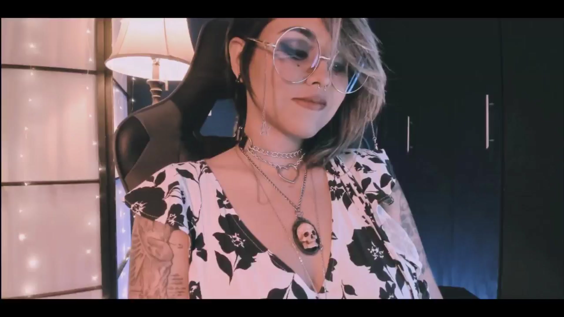 Gallery image thumbnail from AbraxxysRadio's myfreecams stream on, 06/16/2024, 17:58 image 18 of 20