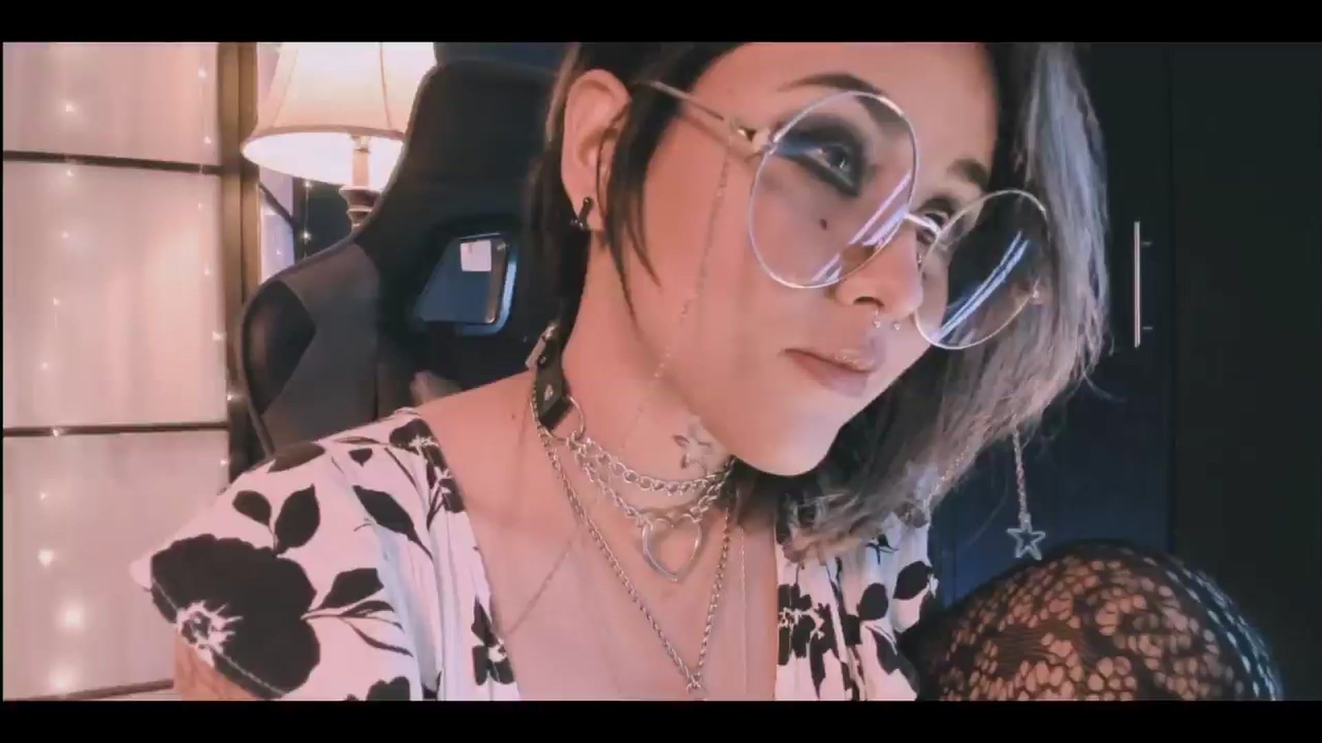 Gallery image thumbnail from AbraxxysRadio's myfreecams stream on, 06/16/2024, 18:17 image 3 of 20